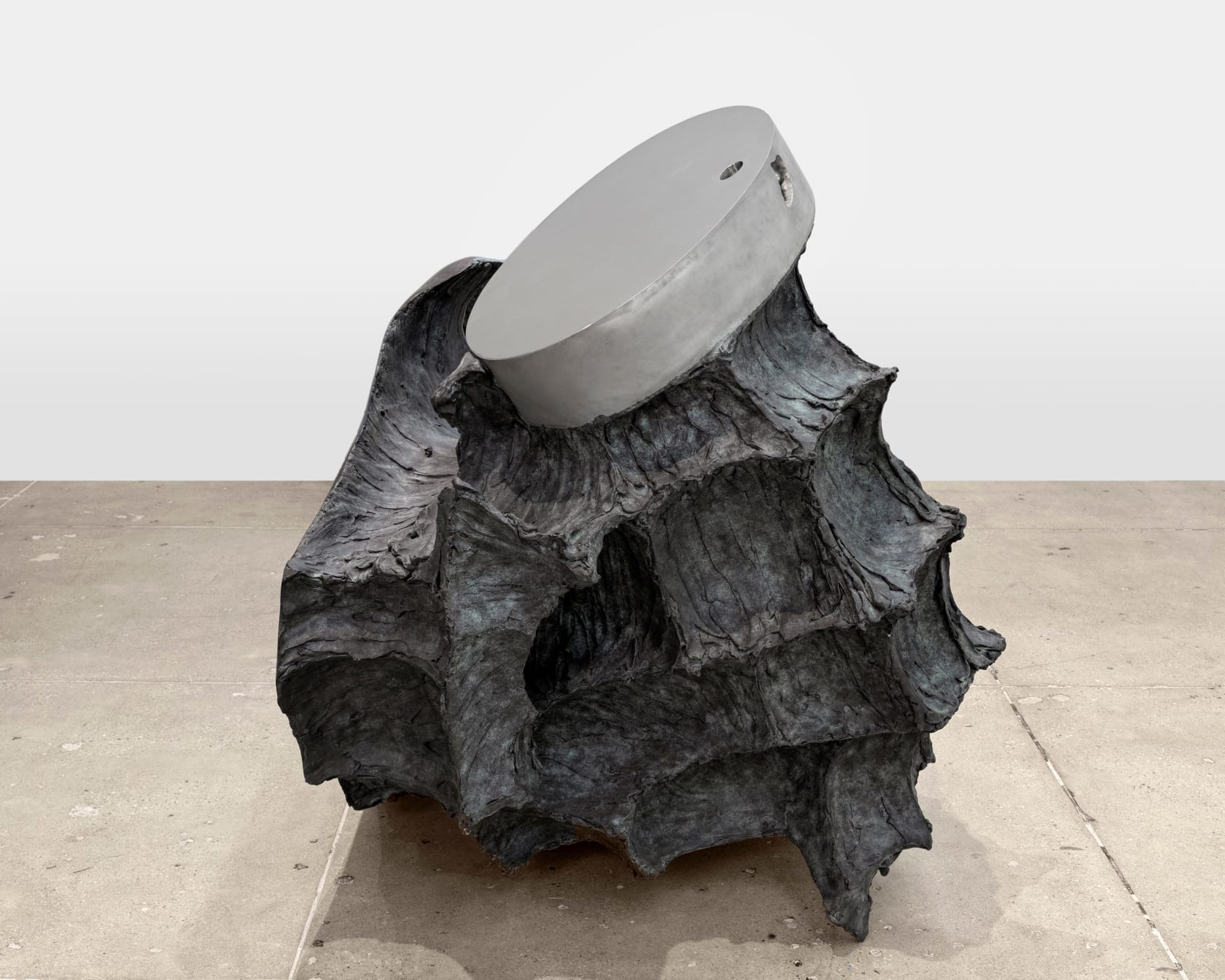 Giuseppe Penone Geometria nelle mani - ovale, 2005 Bronze, polished stainless steel 48 1/4 x 65 x 53 1/8 in....