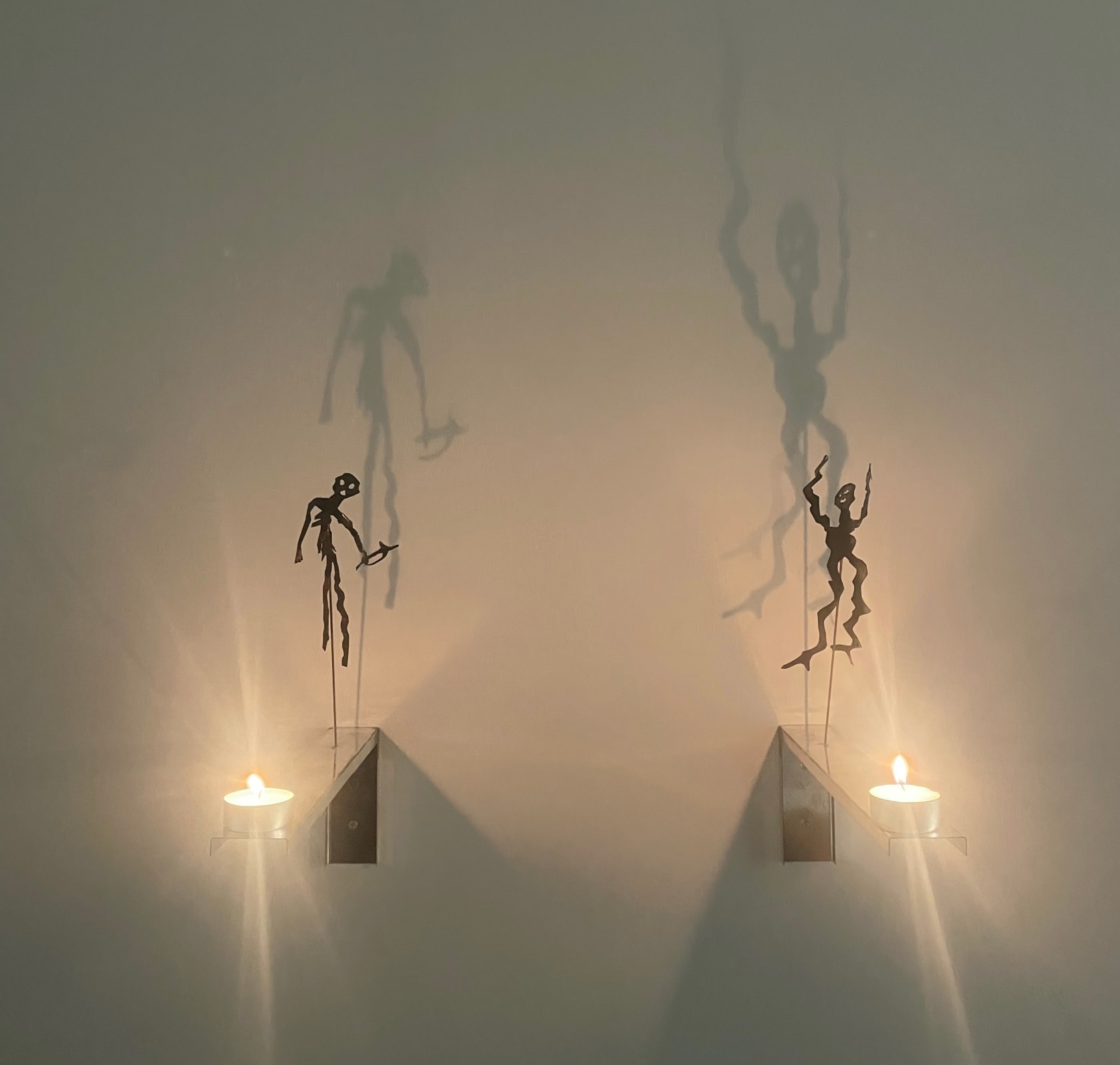 Christian Boltanski, Ombres Bougies, 1987