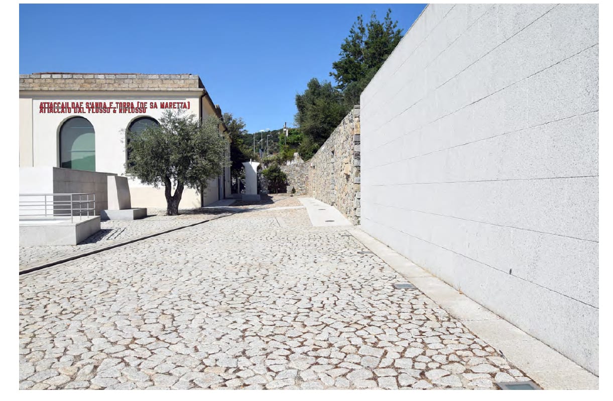 Lawrence Weiner, ATTACHED BY EBB & FLOW, 2019