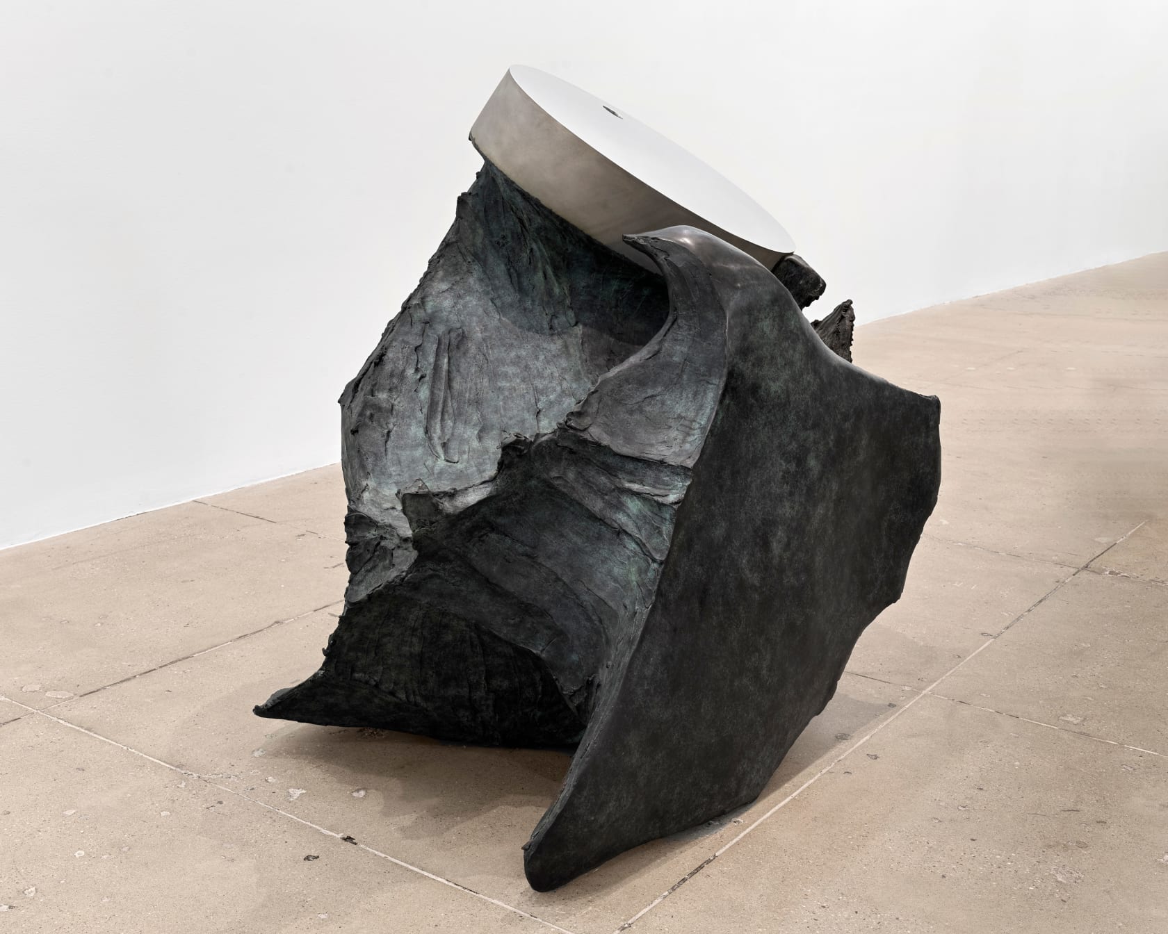 Giuseppe Penone Geometria nelle mani - ovale, 2005 Bronze, polished stainless steel 48 1/4 x 65 x 53 1/8 in....