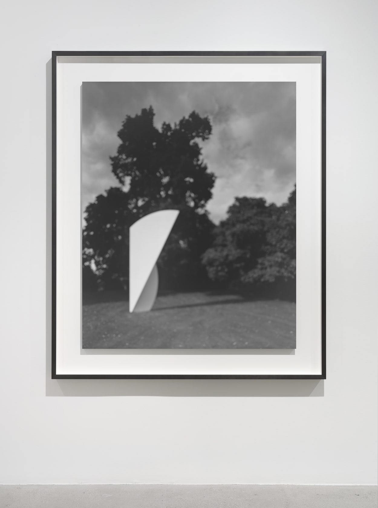 Hiroshi Sugimoto, Past Presence 074, White Curves, Ellsworth Kelly, 2016