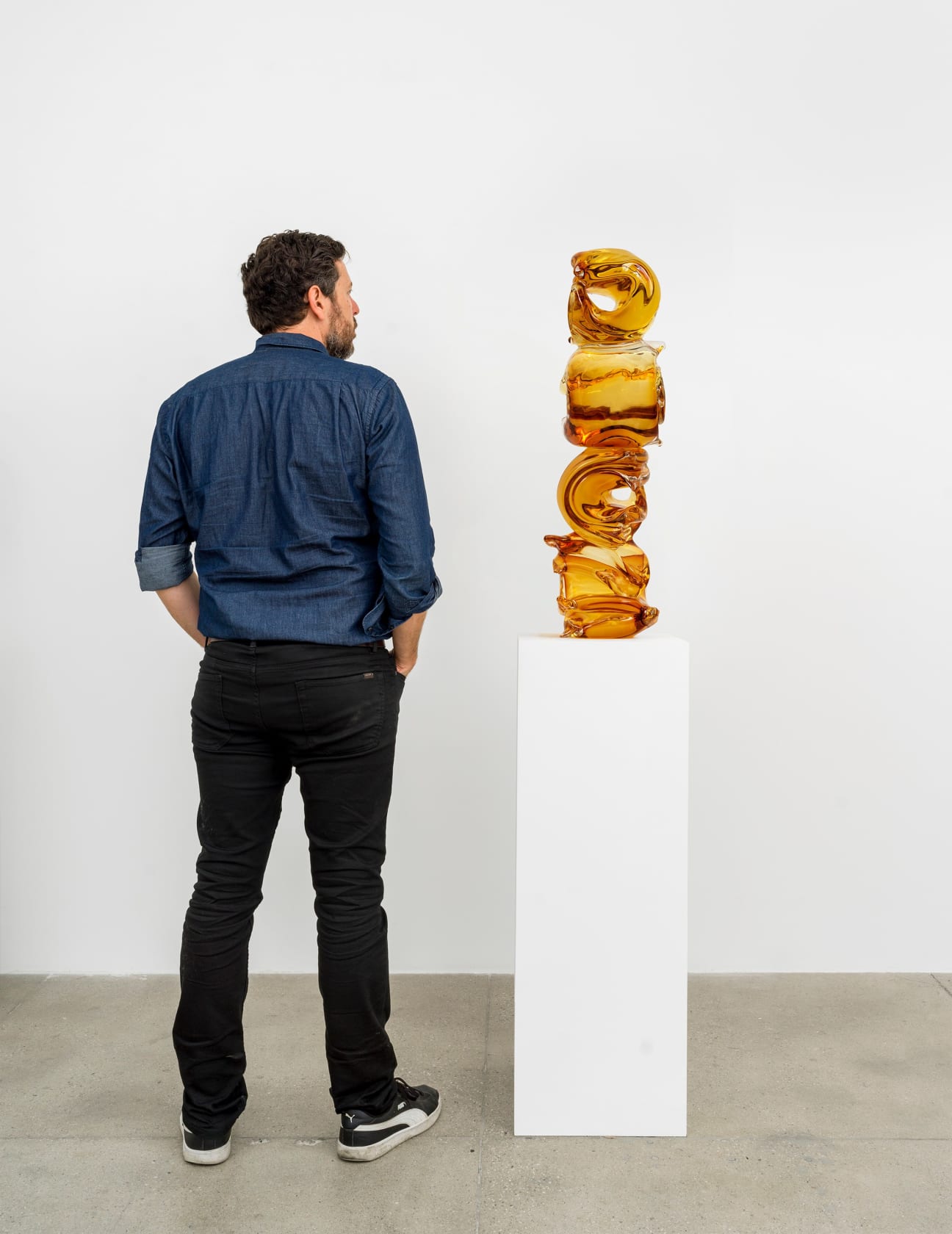 Tony Cragg Curl, 2022 Glass 30 3/4 x 9 1/2 x 9 1/2 in. (78 x 24 x 24 cm)