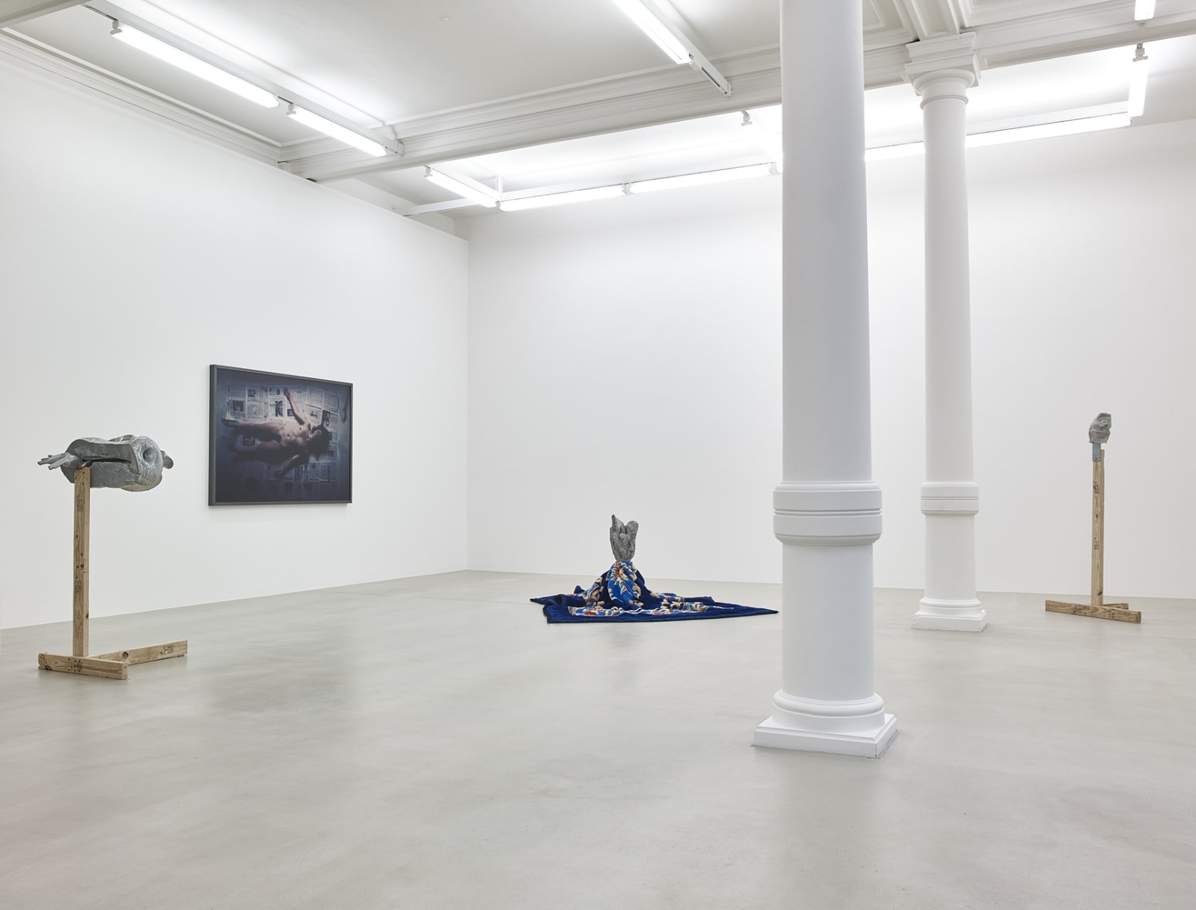 An exhibition installation view from: Sculpture 4tet, Luciano Fabro, Jean-Luc Moulène, Bruce Nauman & Danh Vo - curated by Jean-Pierre Criqui