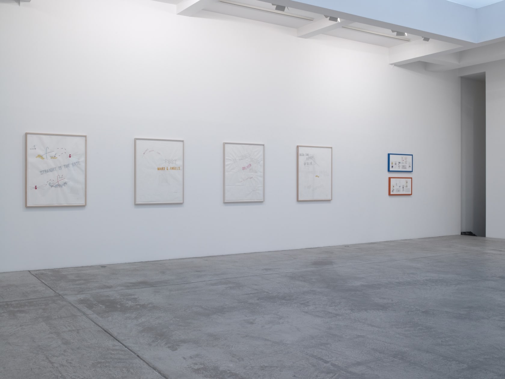 An exhibition installation view from: Tacita Dean, William Kentridge, Gabriel Orozco, Giuseppe Penone, Niele Toroni, Lawrence Weiner