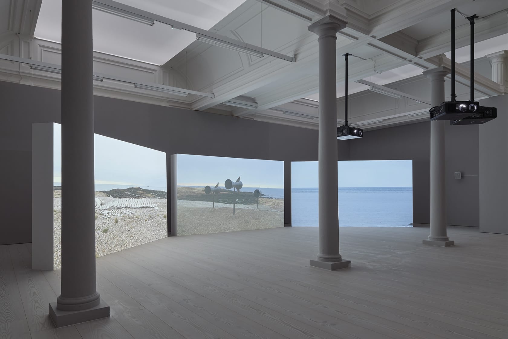 An exhibition installation view from: Christian Boltanski, Éphémères