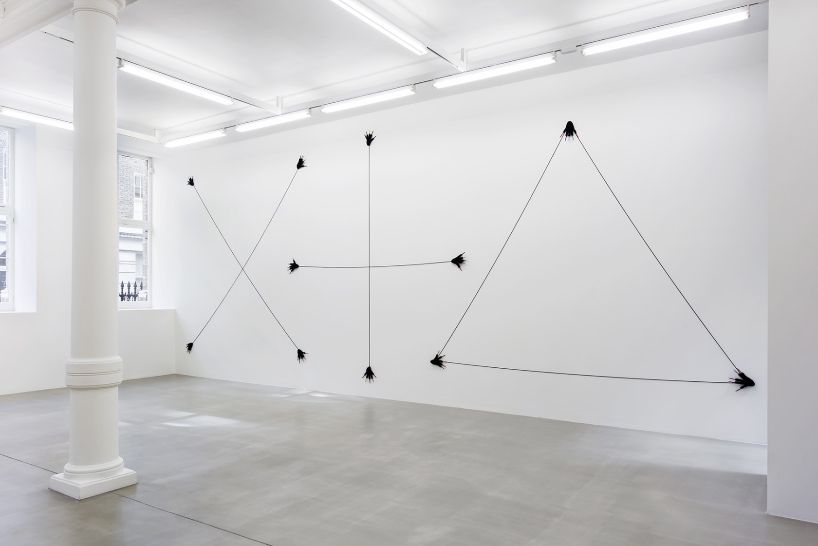 An exhibition installation view from: Annette Messager, avec et sans raisons
