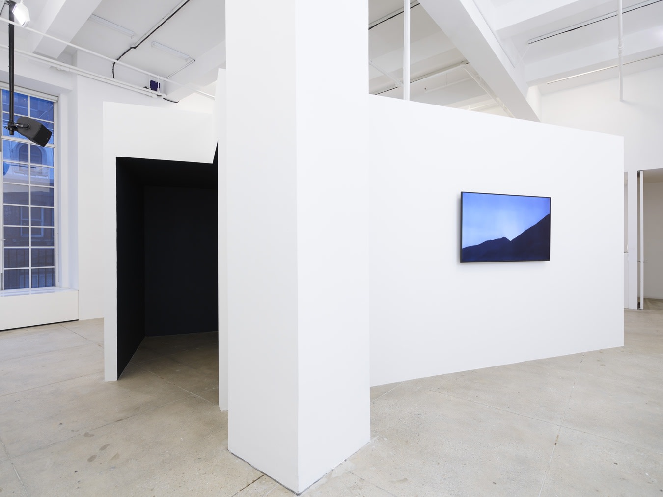 An exhibition installation view from: Dara Birnbaum, Psalm 29(30)