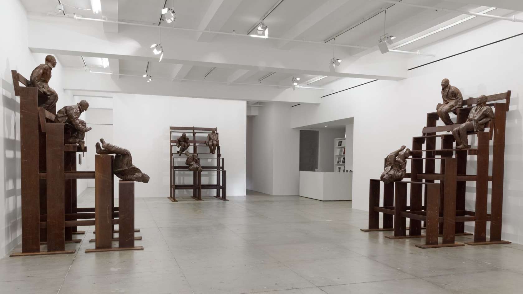 An exhibition installation view from: Juan Muñoz