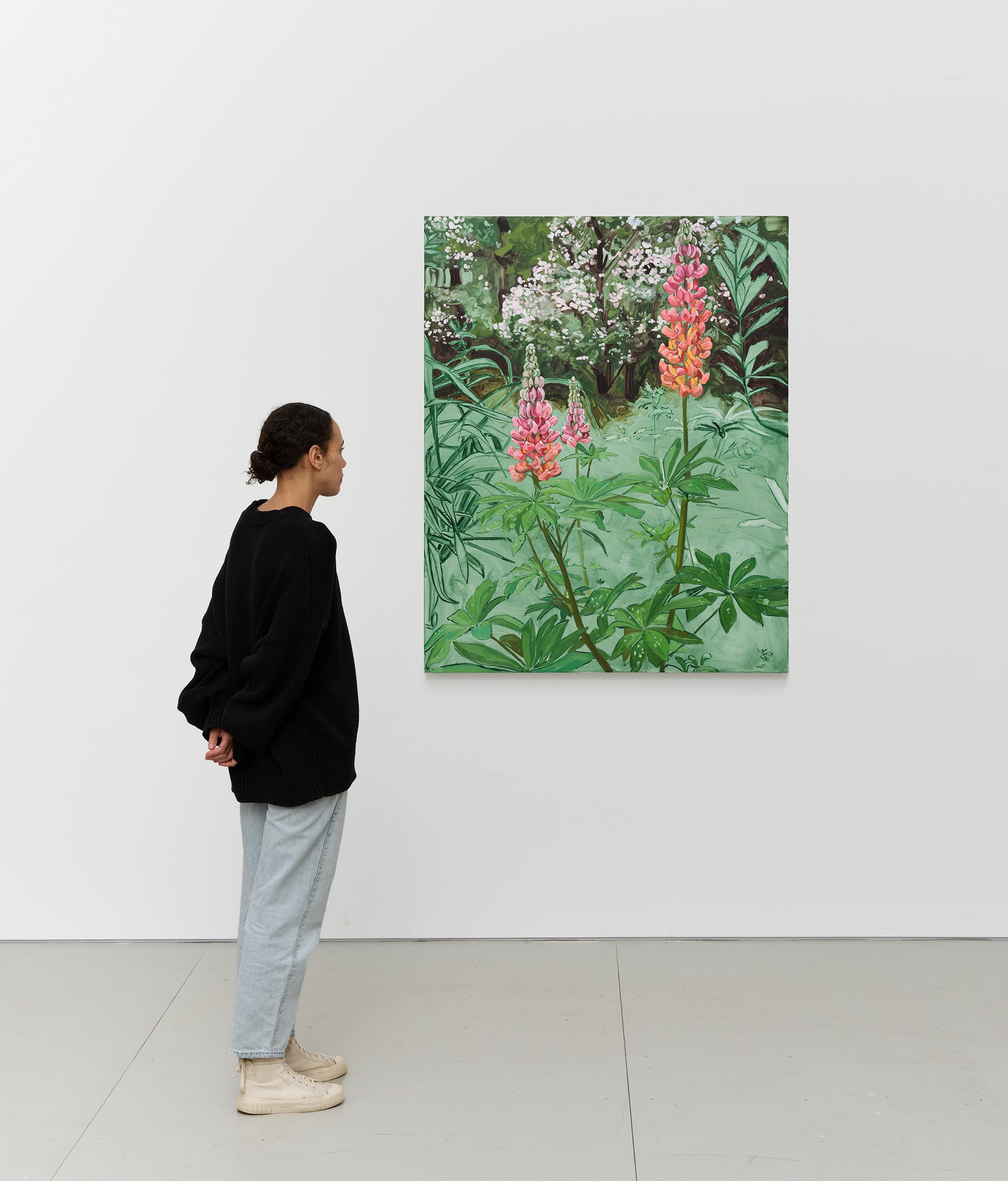 Jordan Casteel Lupine2024 Oil on canvas 127 x 101.6 x 3.6 cm 50 x 40 x 1 3/8 in