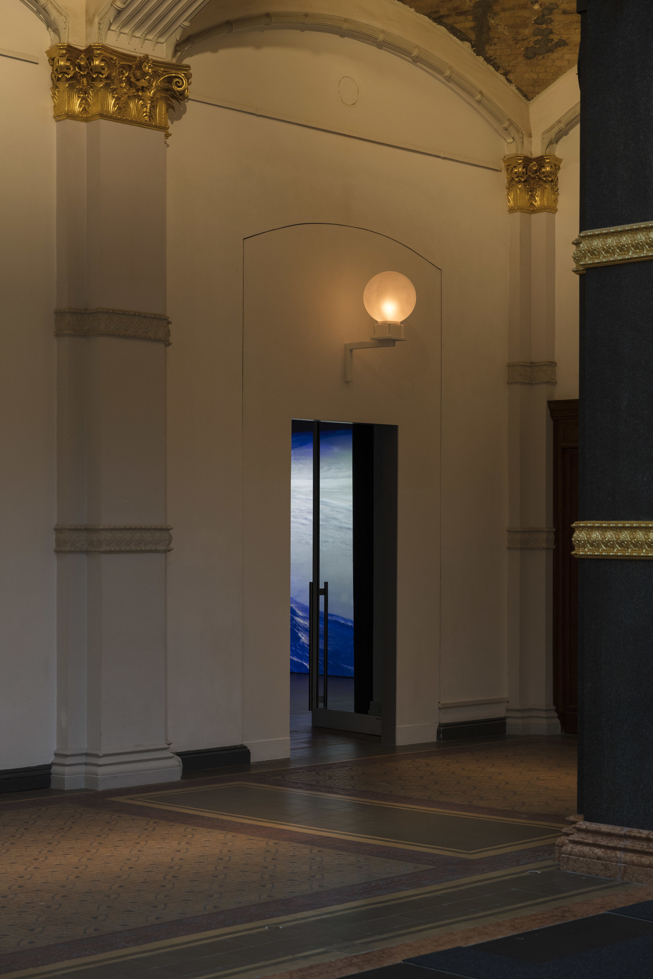 Philippe Parreno, Flickering Lights (Marianne Brandt), 2018