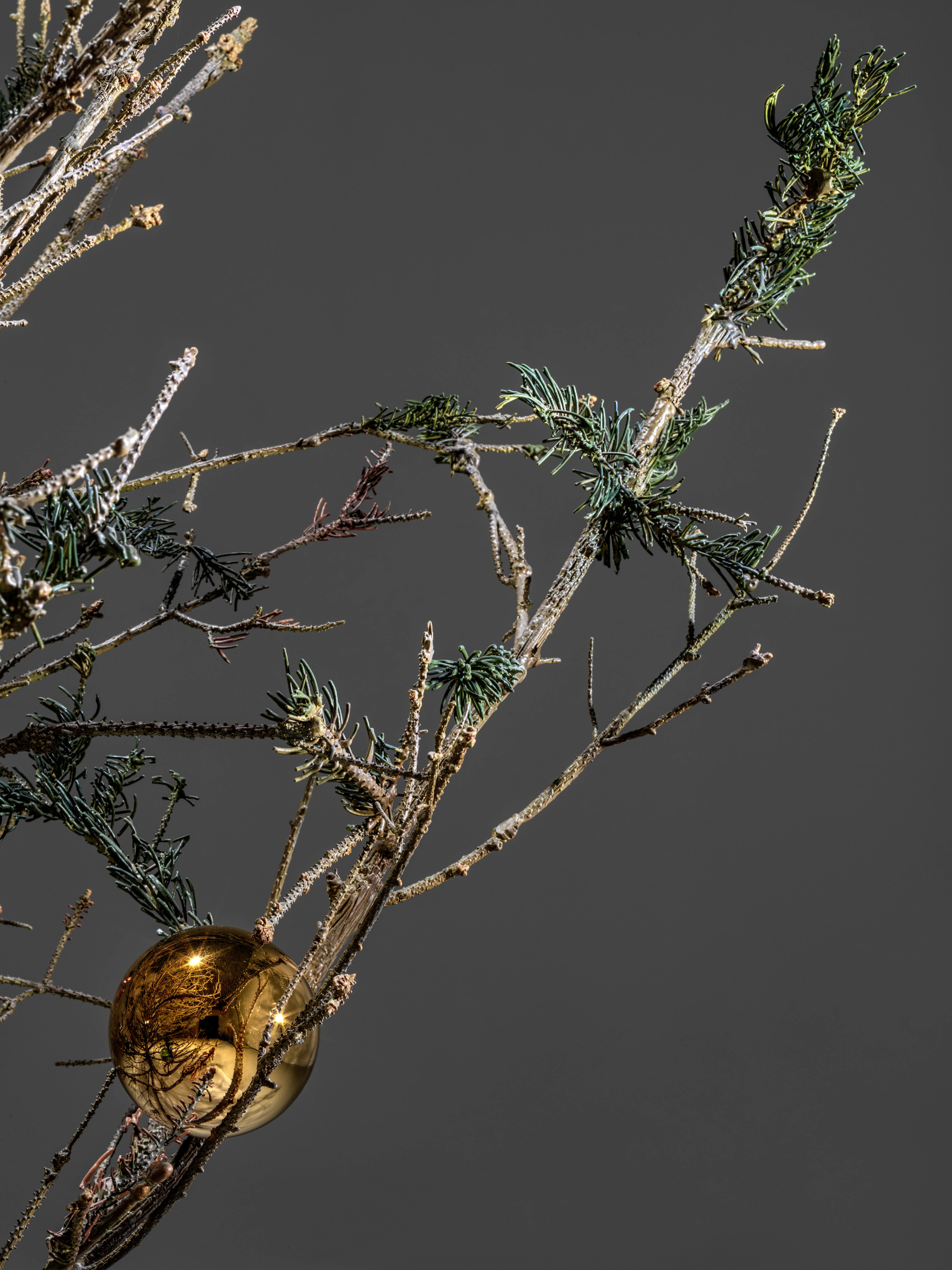 Philippe Parreno Fraught Times, UK 22nd–23rd March 20132020 Tree: Cast and painted stainless steel, glass and 5 glass ornaments Glass...
