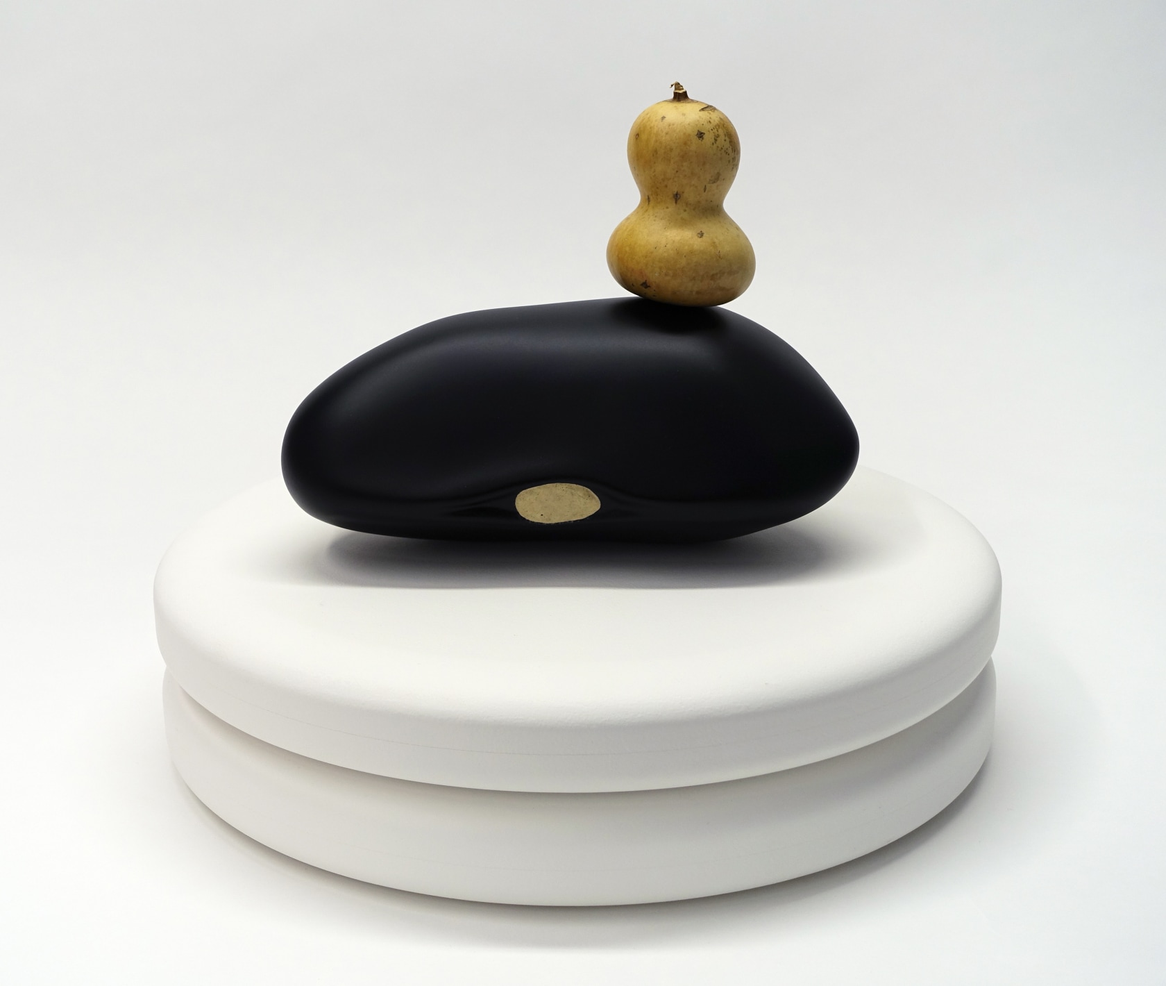 Gabriel Kuri, preemptive particles 8/1/2, 2024