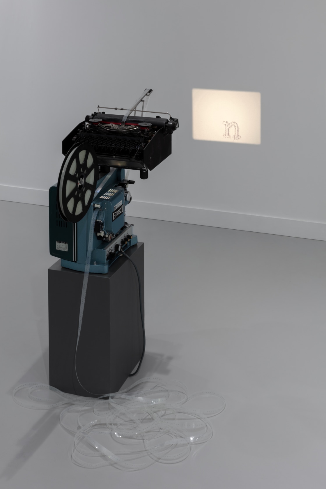 Rosa Barba, Spacelength Thought, 2012