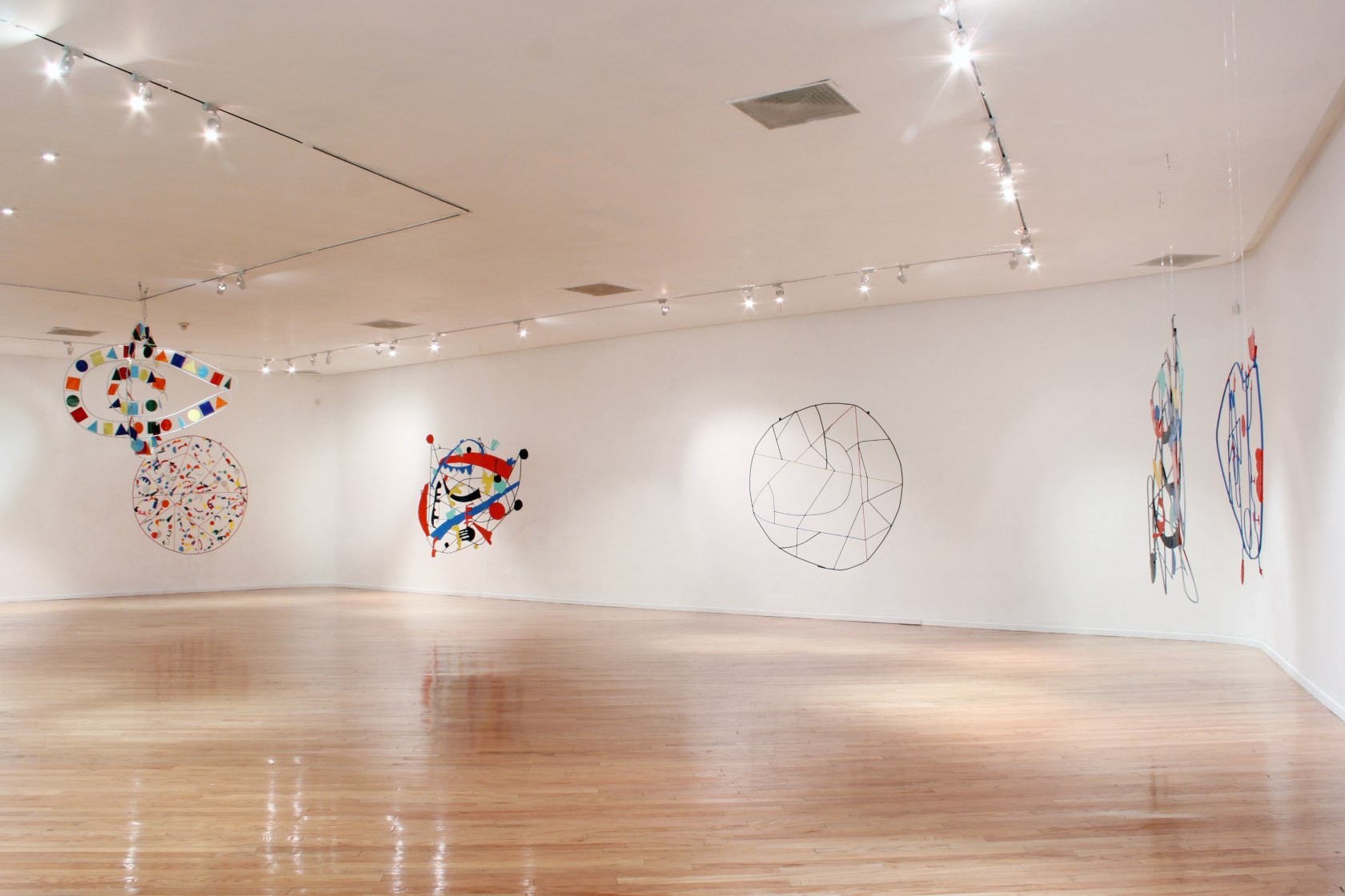 Exhibition view, The Flying Brixton Bangarang and Radio Vibration Vex-Venture, Museo de Arte Raúl Anguiano, Guadalajara, Mexico, 2009