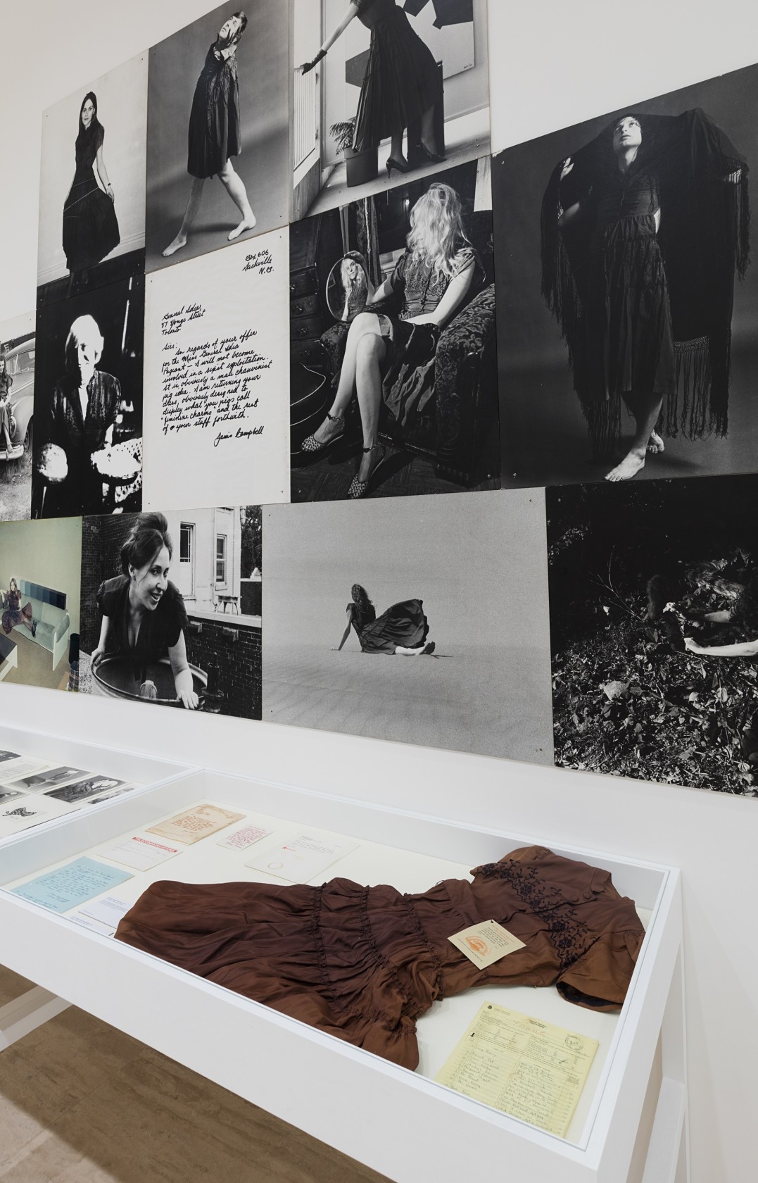 Exhibition view Broken Time, 2016–17 Museo Jumex, Mexico City Photo © Andrea Rossetti