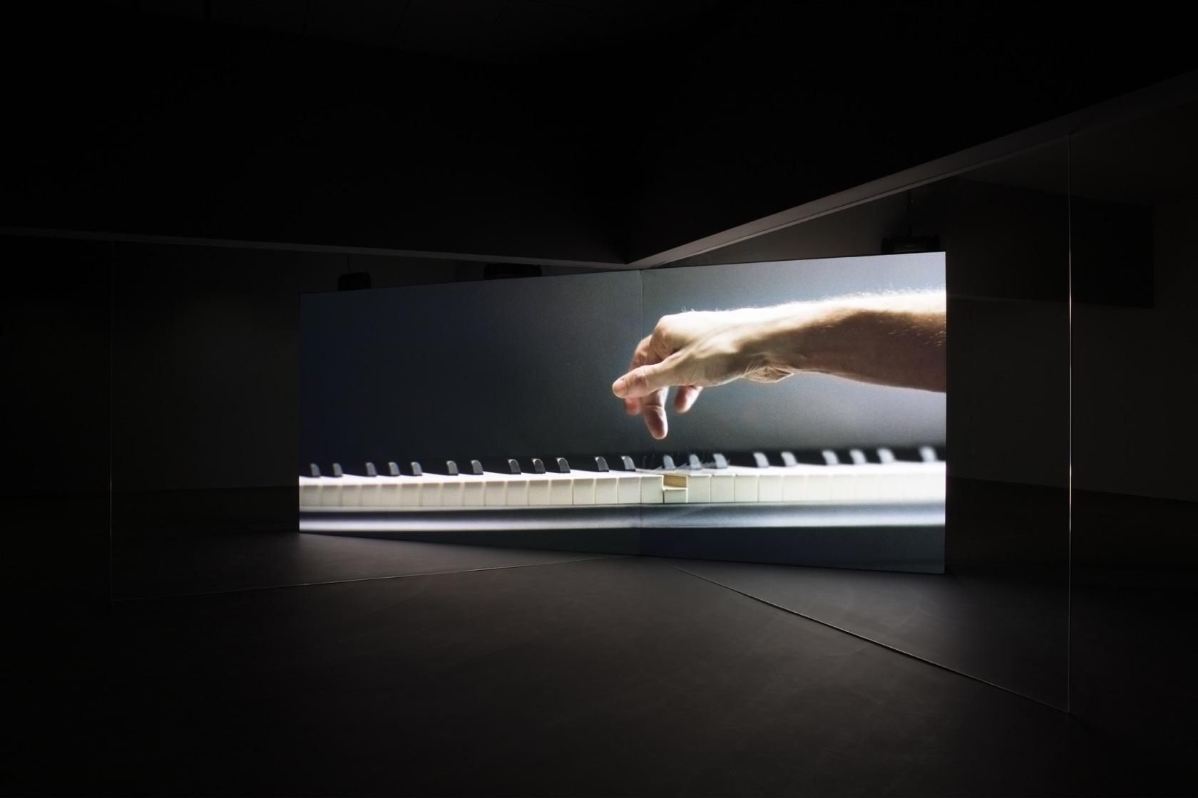 Anri Sala, Take Over, 2017. Exhibition view: Take Over, Esther Schipper, Berlin, 2017. Photo © Andrea Rossetti