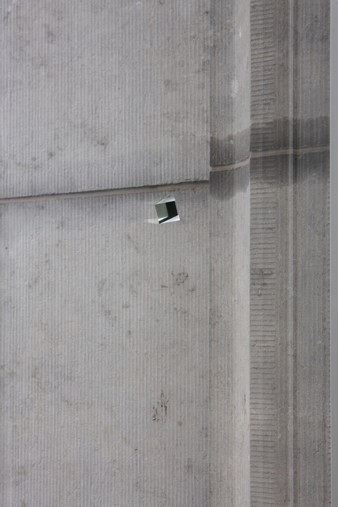 Exhibition view Ayşe Erkmen & Ann Veronica Janssens, 2015 Stedelijk Museum voor Actuele Kunst, Ghent Photo © Dirk Pauwels