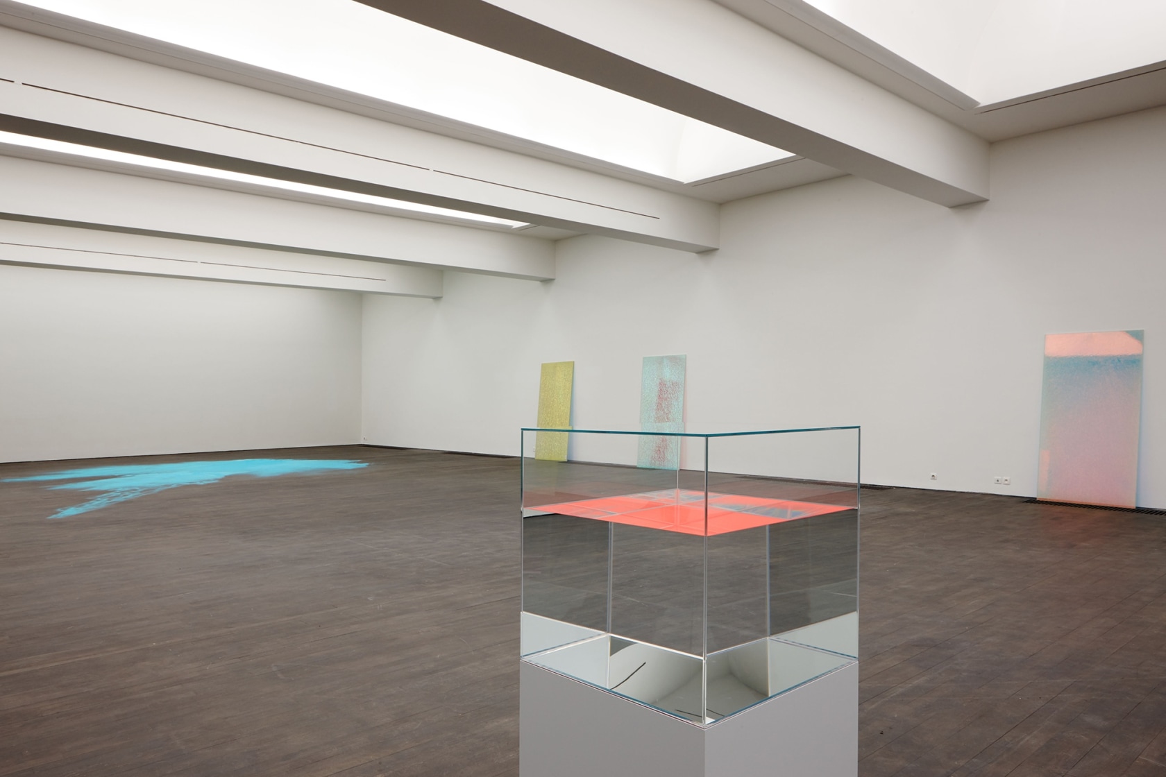 Exhibition view Ayşe Erkmen & Ann Veronica Janssens, 2015 Stedelijk Museum voor Actuele Kunst, Ghent Photo © Dirk Pauwels