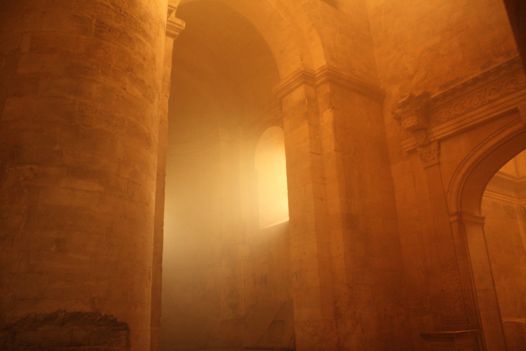 Les Alyscamps, 2013 Artificial mist and natural light Photo &copy; Isabelle Arthuis