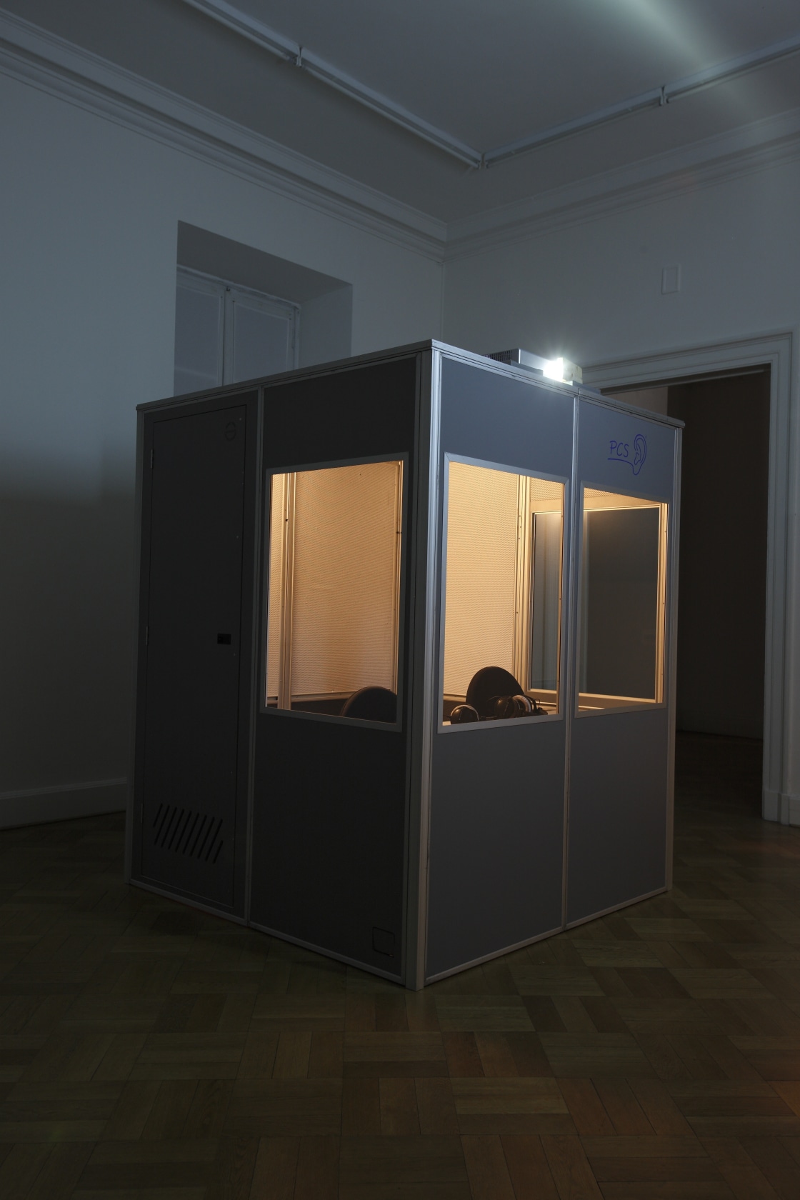 Interpreters, 2008 Video projection, sound Duration 08:00 min Photo © Fred Dott