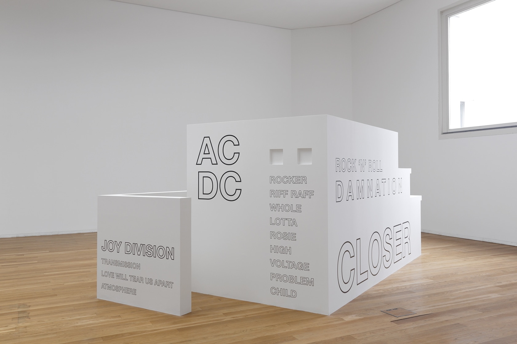 Exhibition view: Campaign: An Exhibition in Four Moments, Museu Serralves, Porto, 2016 Photo: © Filipe Braga/ Fundação de Serralves