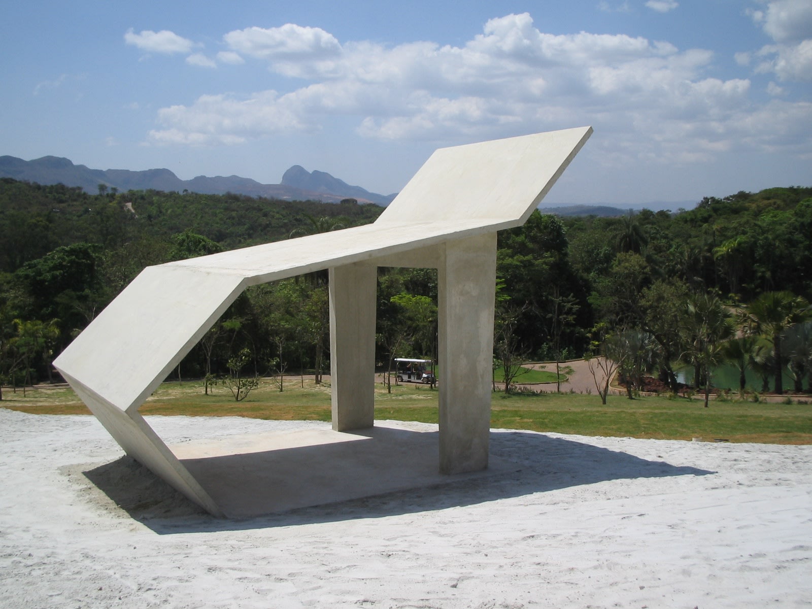 Desert Park, 2010 Concrete, sand, books Photo © the artist