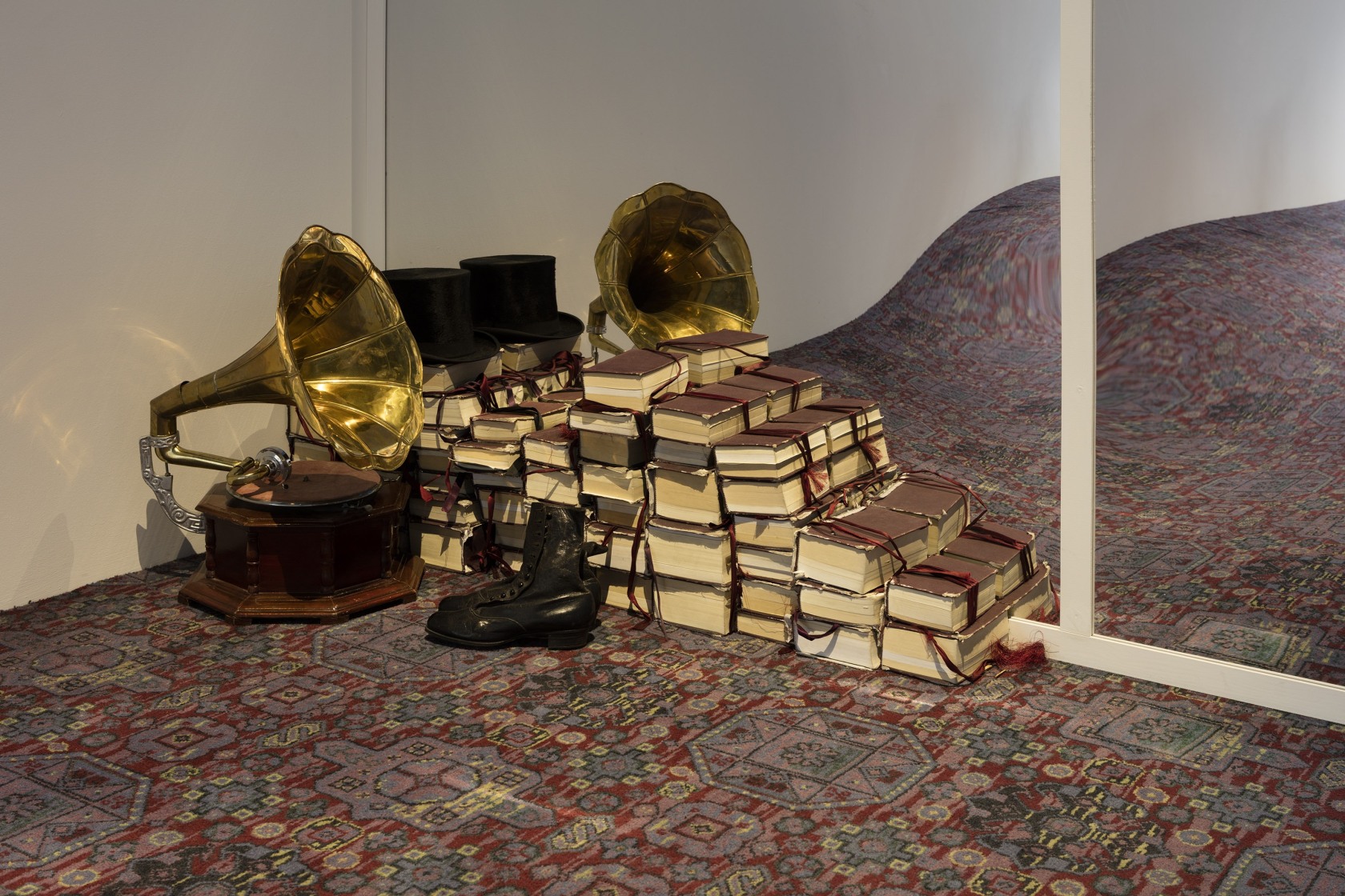 Splendide Hotel (annexe), 2015 Neon, rocking chairs, books, rug, mirror, gramophone and various items The term Splendide Hotel was adapted...