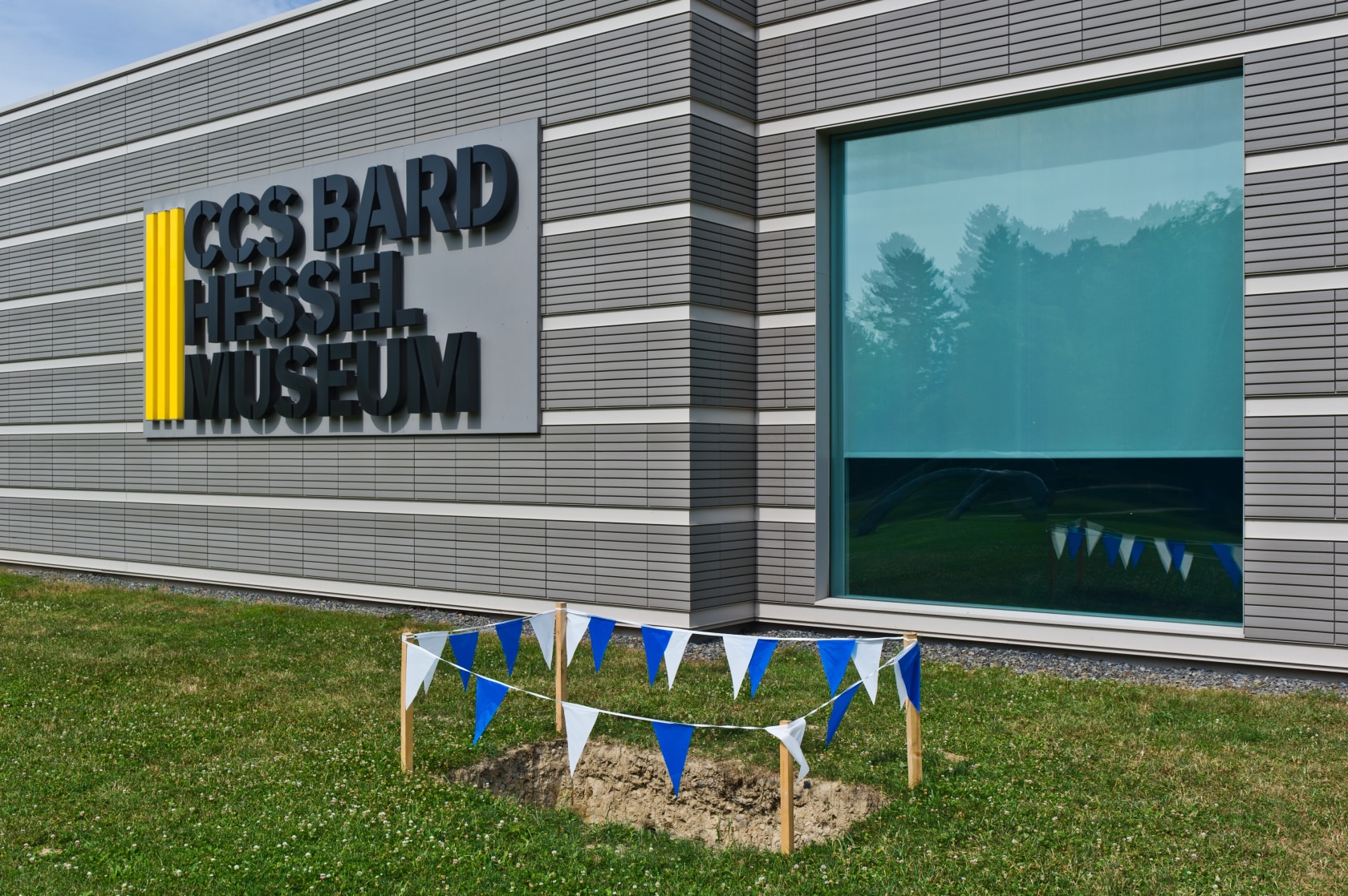 with Angela Bulloch We are Medi(evil), 1994 Photo © Chris Kendall