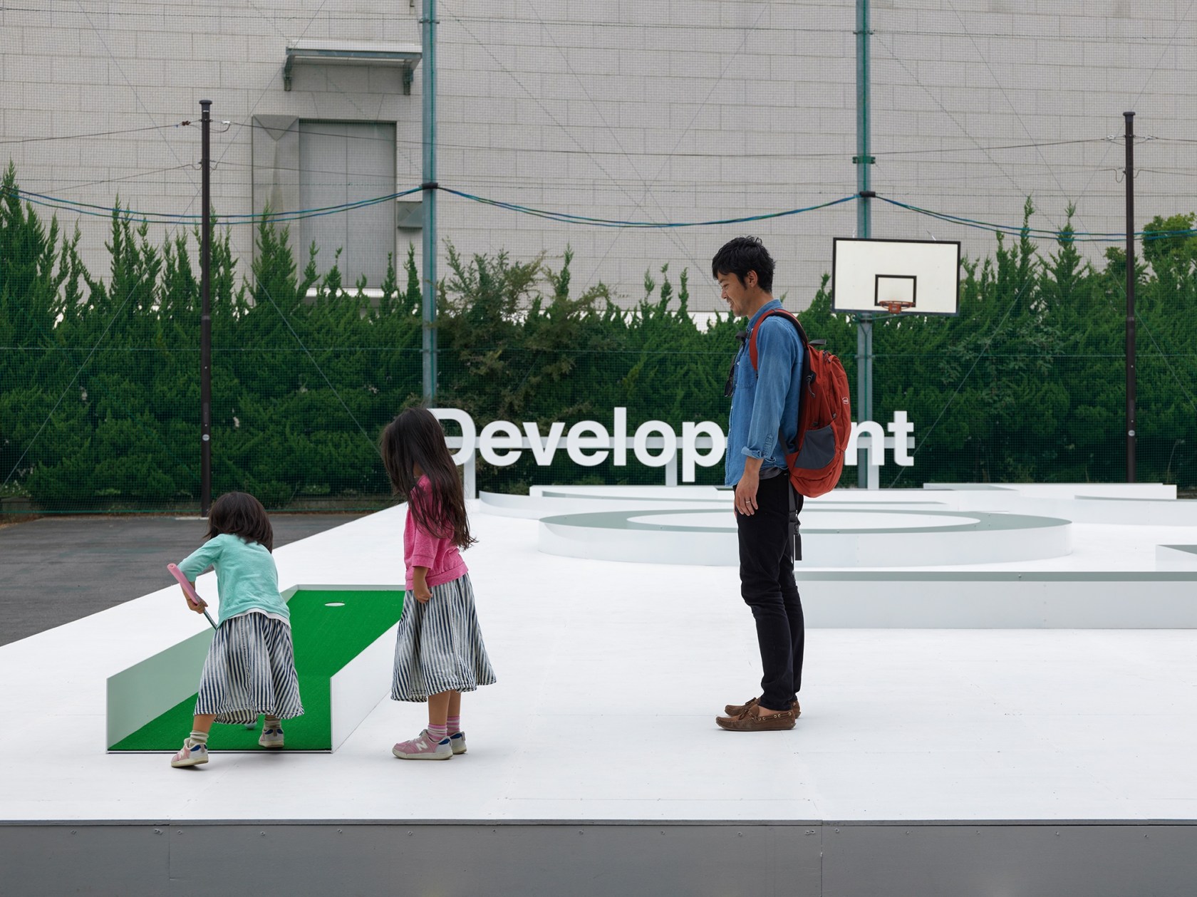 Liam Gillick Development (Okayama), 2016 Aluminium, artificial grass, paint Photo © Yasushi Ichikawa