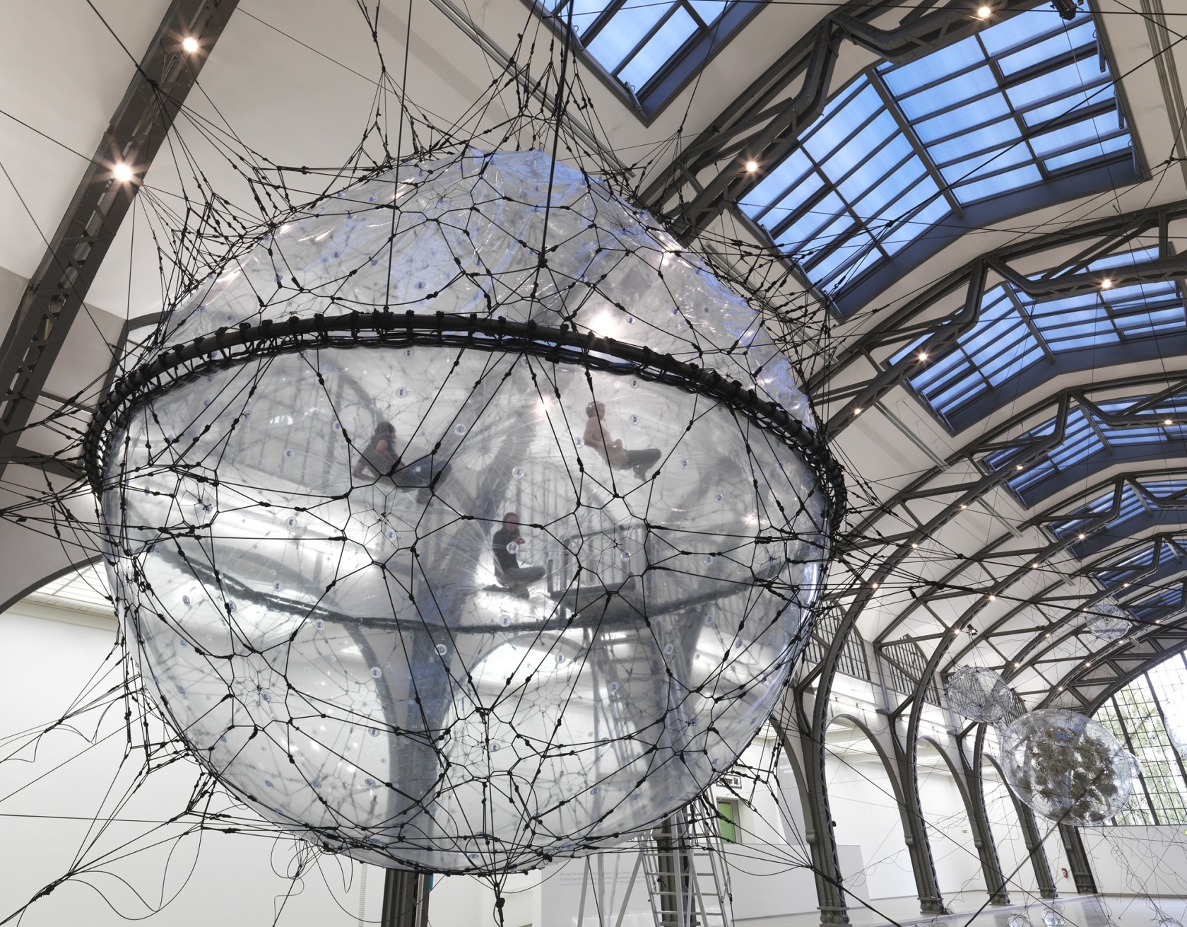 Exhibition view Cloud Cities, 2010–11 Hamburger Bahnhof, Berlin Photo © Studio Tomás Saraceno, Jens Ziehe