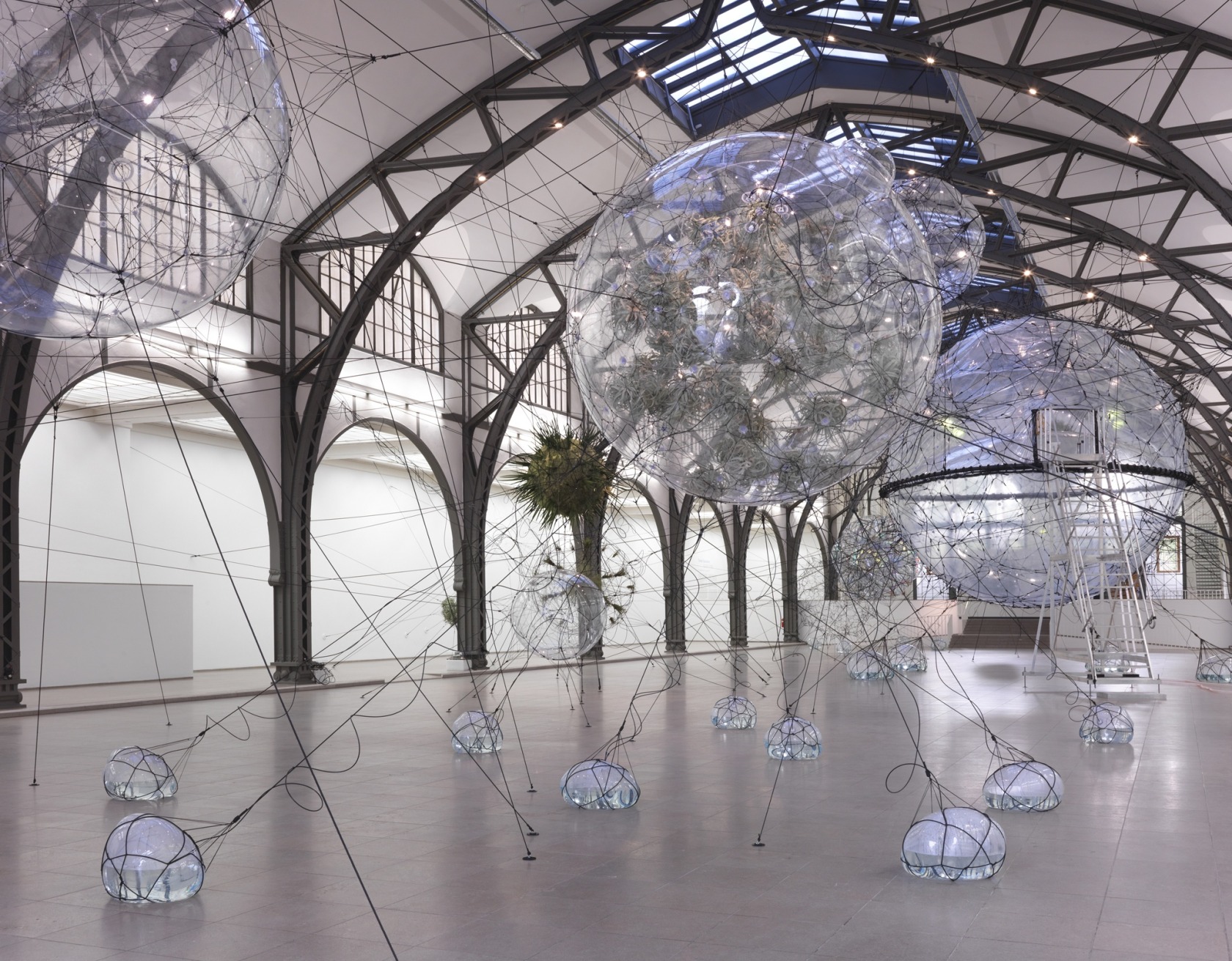 Exhibition view Cloud Cities, 2010–11 Hamburger Bahnhof, Berlin Photo © Studio Tomás Saraceno, Jens Ziehe