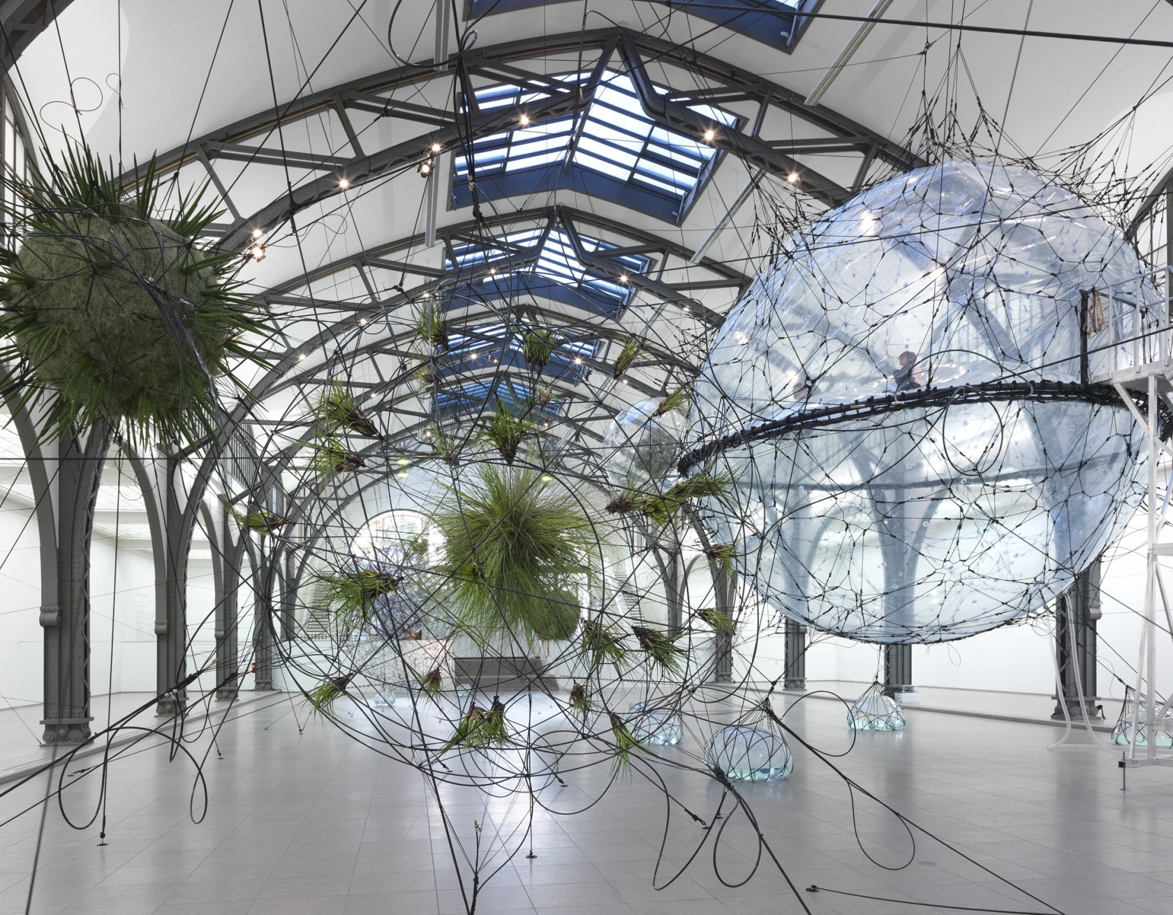 Exhibition view Cloud Cities, 2010–11 Hamburger Bahnhof, Berlin Photo © Studio Tomás Saraceno, Jens Ziehe