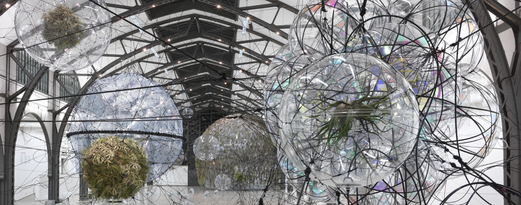 Exhibition view Cloud Cities, 2010–11 Hamburger Bahnhof, Berlin Photo © Studio Tomás Saraceno, Jens Ziehe