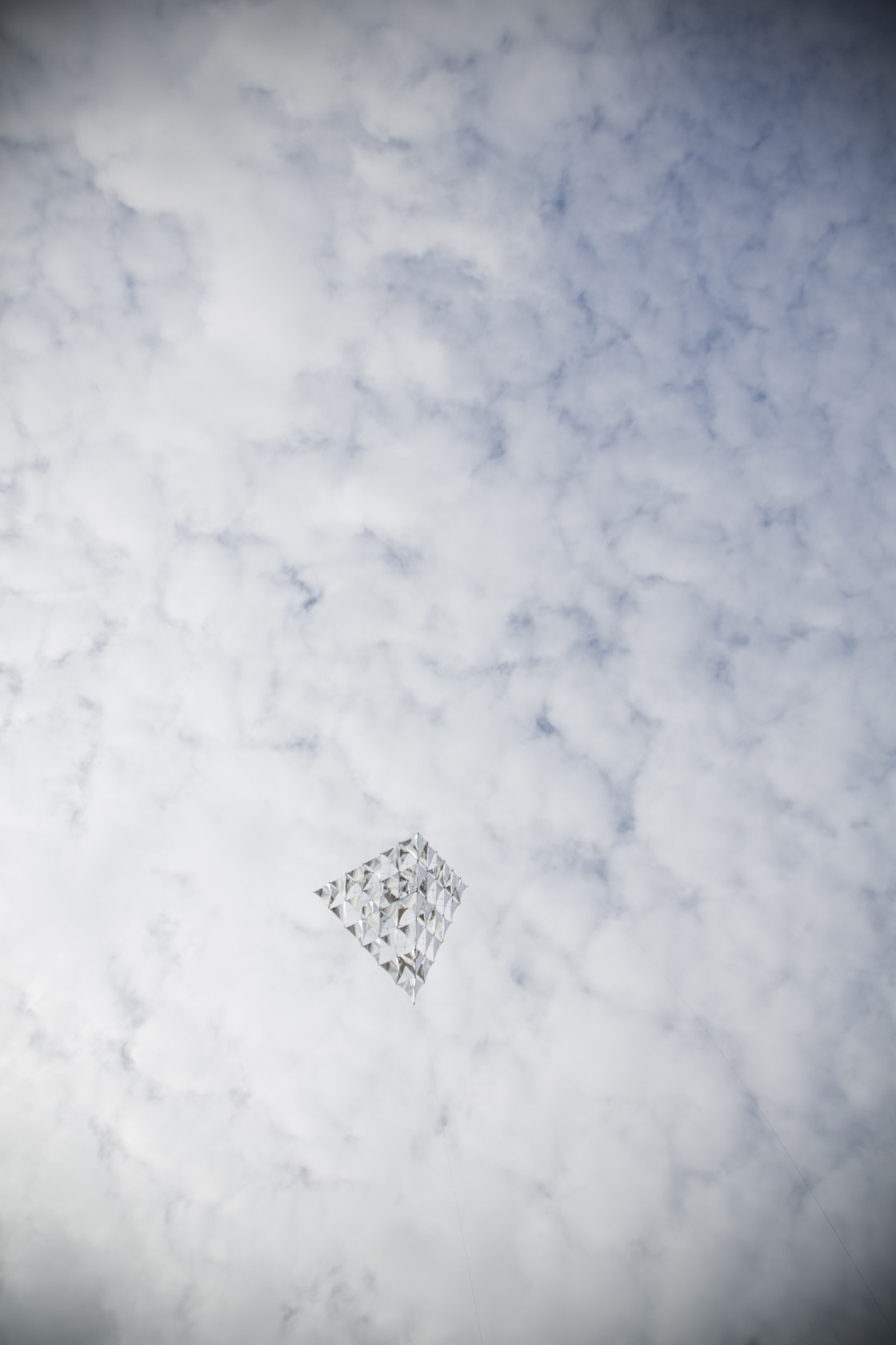 Solar Bell L, 2013 Carbon fiber tubes, laminated solar foil, aluminium Photo © Studio Tomás Saraceno