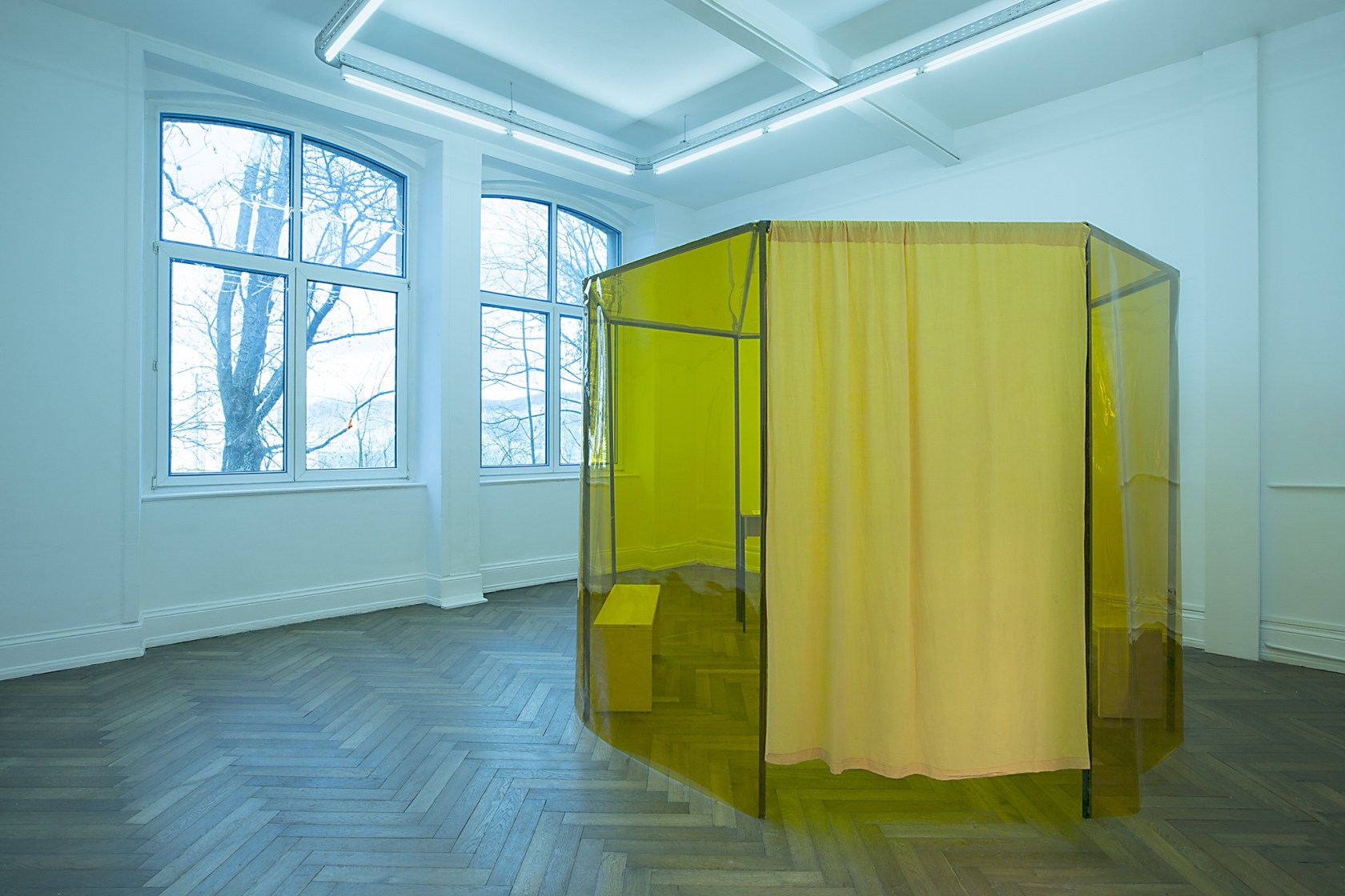 Orange Oranges 2 (Medium Lemon/Summer Blue), 2004 Steel modular structure, le photographic filter (ref. 306 medium lemon and ref. 140...