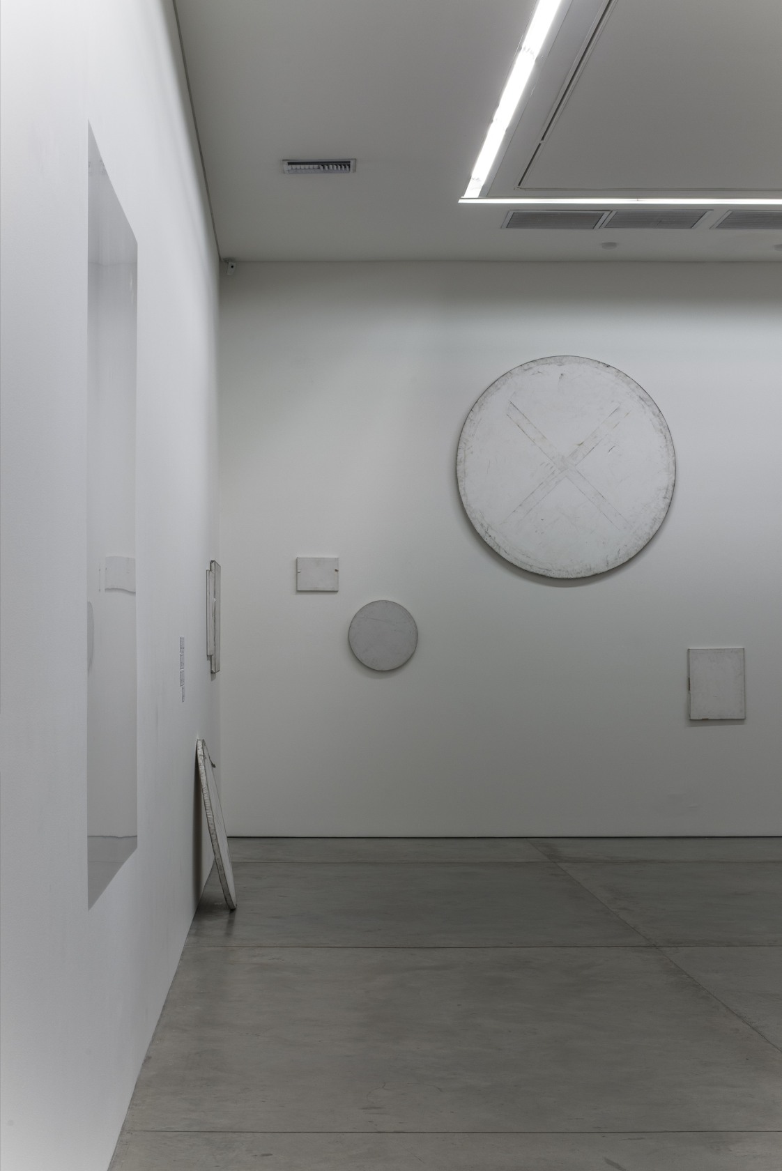 Exhibition view Karin Sander at To Know Not To Know, 2013 43rd Colombia Biennial, Medellín Photo © Victor Robledo