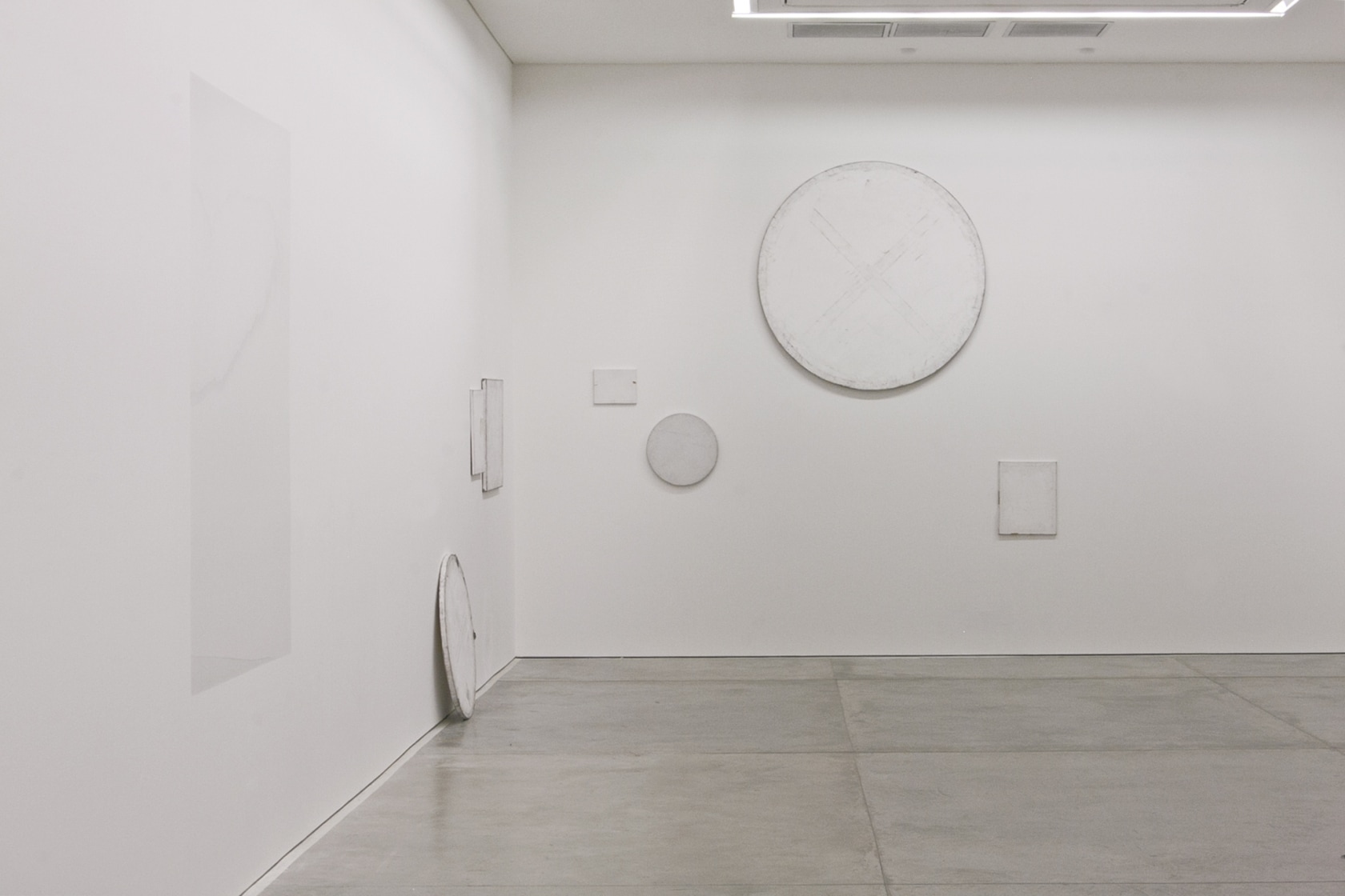 Exhibition view Karin Sander at To Know Not To Know, 2013 43rd Colombia Biennial, Medellín Photo © Stefan Alber