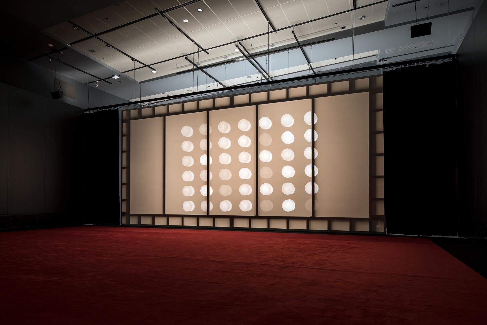 Protomarquee, 2016 Plexiglas, DMX, steel, bulbs The Protomarquee conceived by Philippe Parreno for his first solo exhibition in Australia consists...