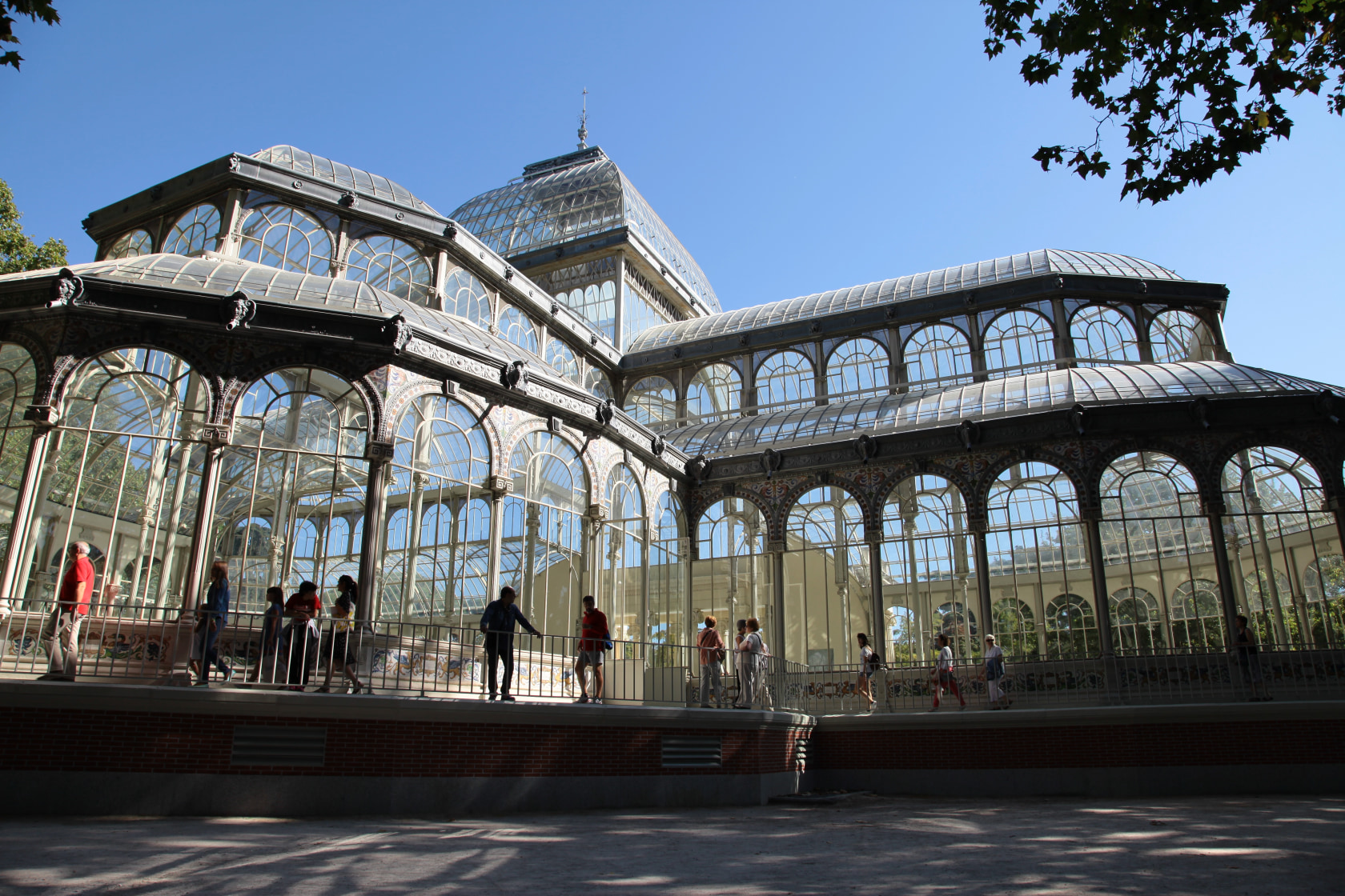 Exhibition view Scene, 2013 Museo Nacional Centro de Arte Reina Sofía, Palacio de Cristal, Madrid Photo © Roman Ondak