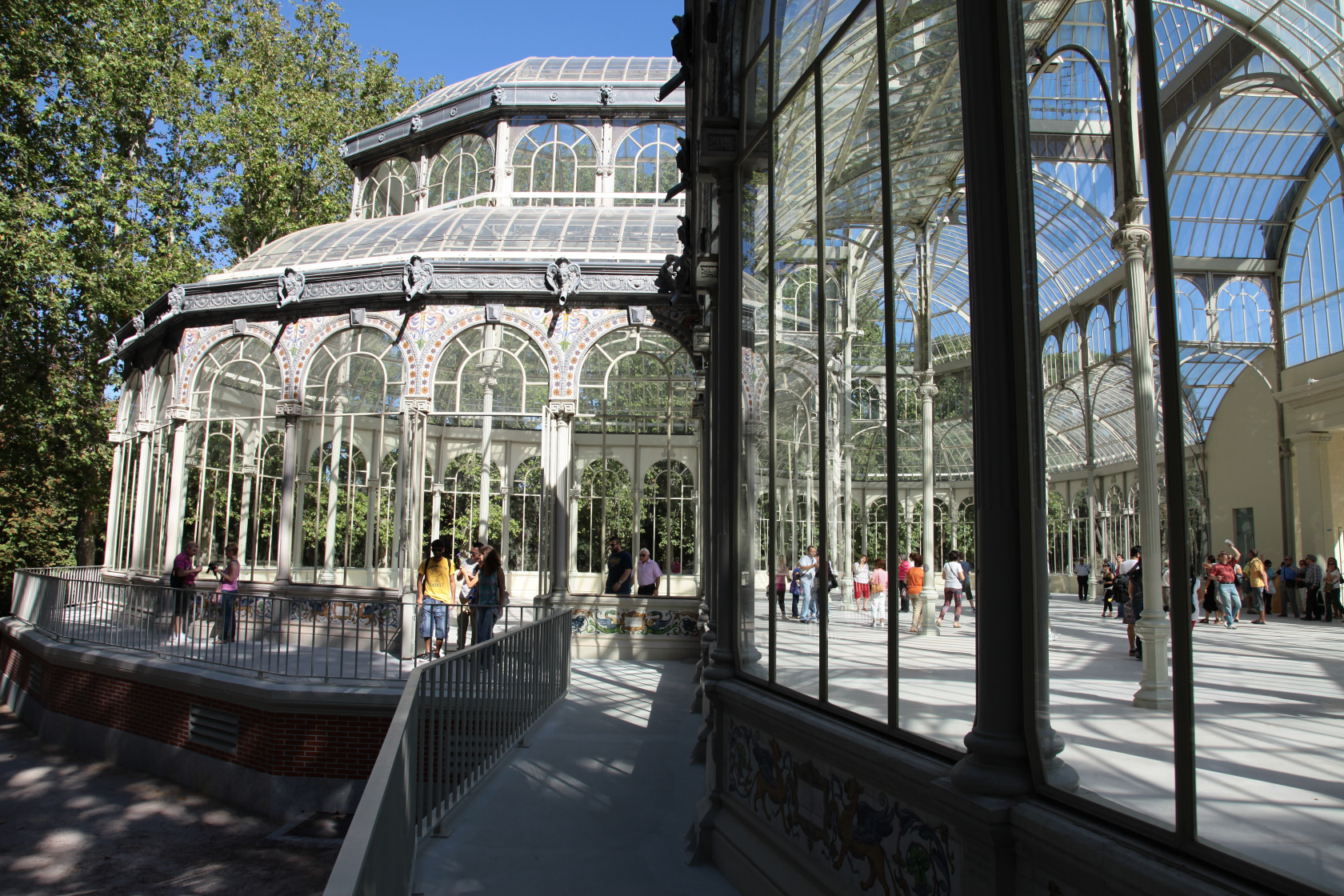 Exhibition view Scene, 2013 Museo Nacional Centro de Arte Reina Sofía, Palacio de Cristal, Madrid Photo © Roman Ondak