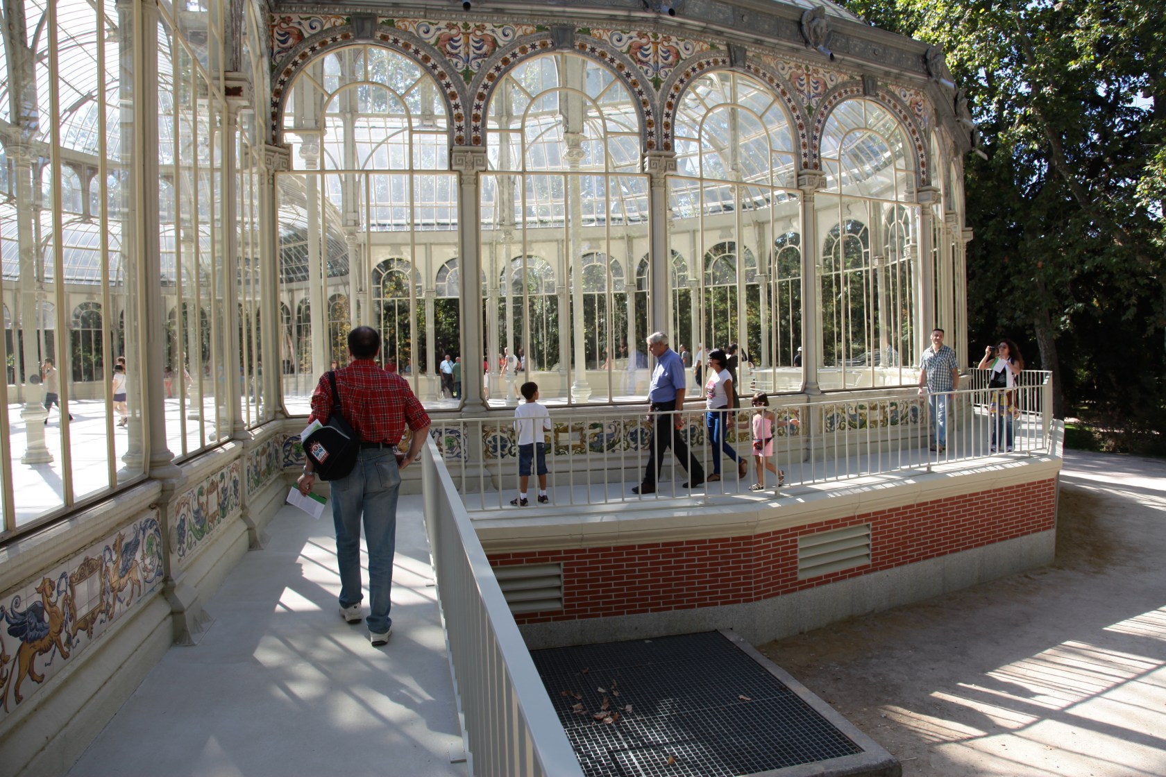 Exhibition view Scene, 2013 Museo Nacional Centro de Arte Reina Sofía, Palacio de Cristal, Madrid Photo © Roman Ondak