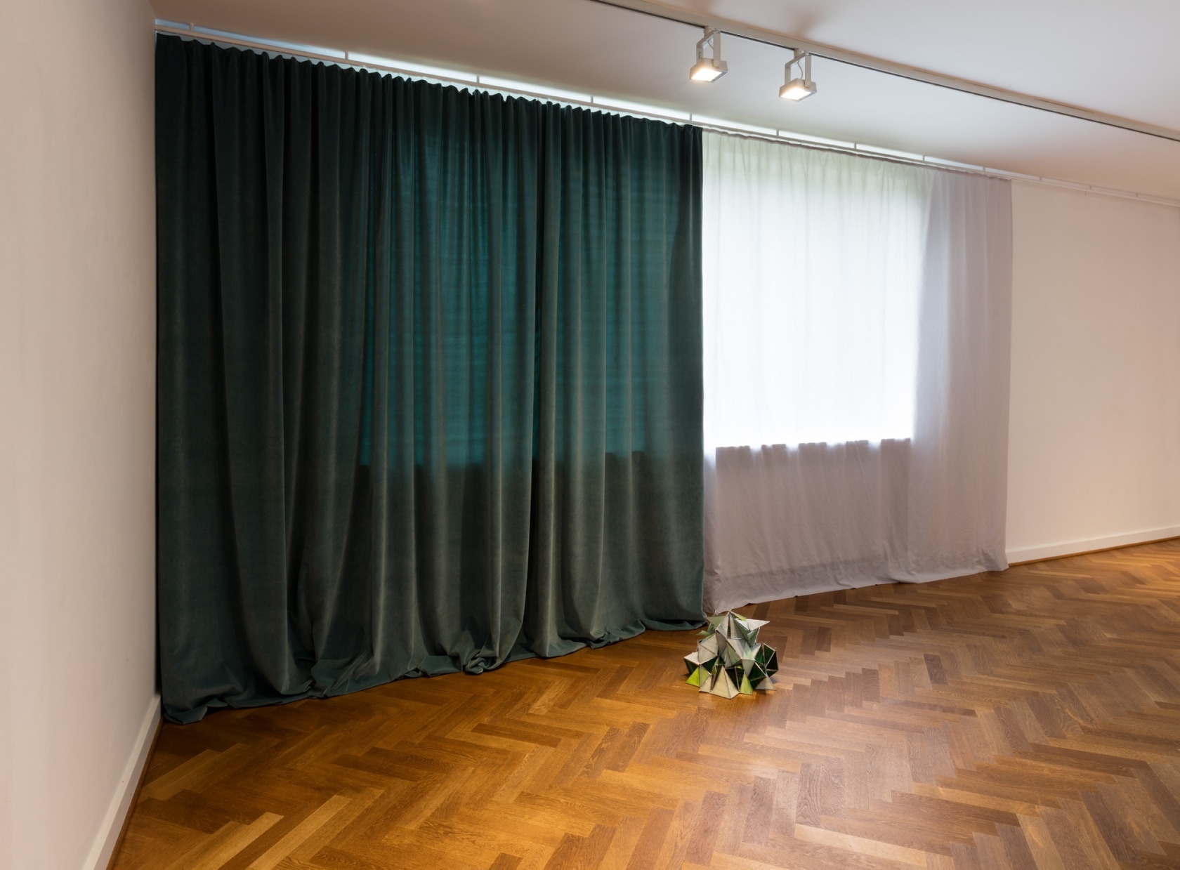 Geliehene Landschaften, 2005 (detail) Glass, silicone, polycarbonate, fabric, thread, wool, reinforced concrete, styrofoam Photo © Andrea Rossetti