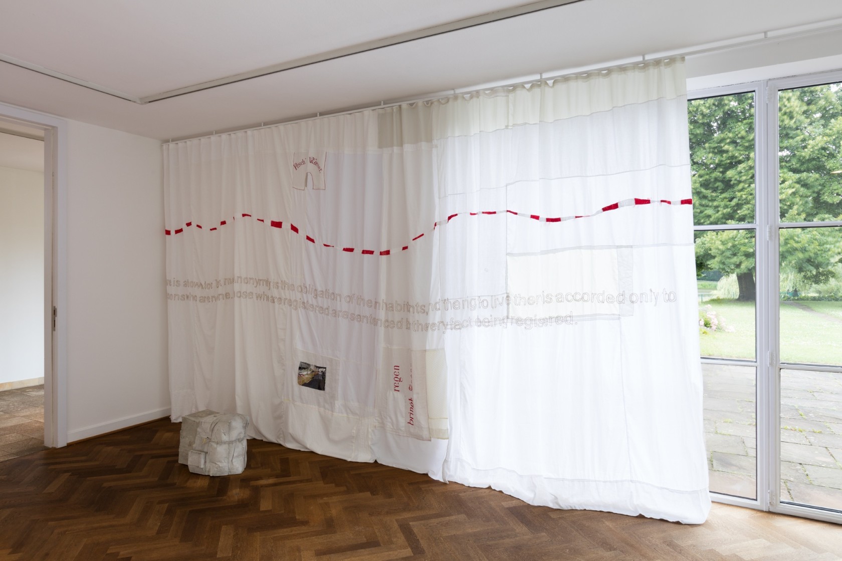 Geliehene Landschaften, 2005 (detail) Glass, silicone, polycarbonate, fabric, thread, wool, reinforced concrete, styrofoam Photo © Andrea Rossetti