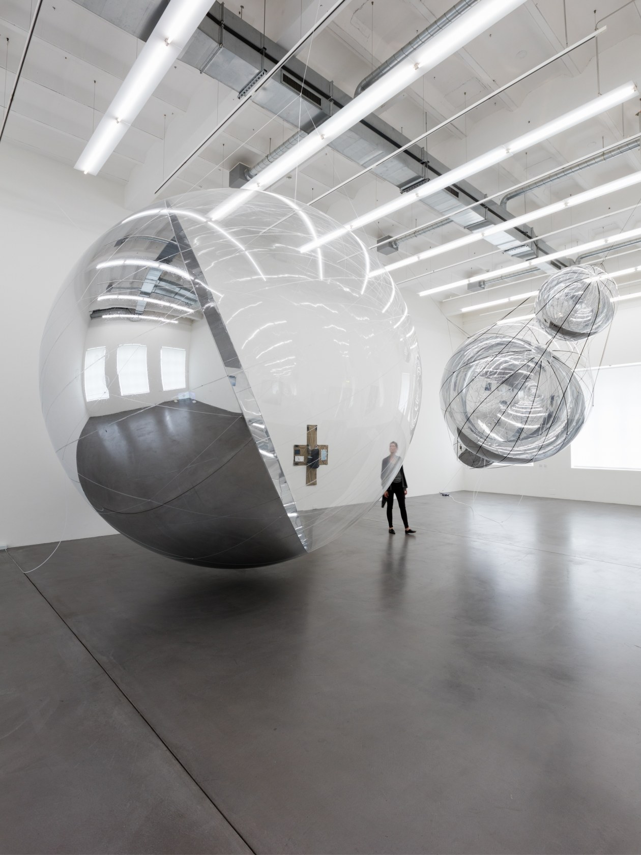 Sunny Day, 2017 Mylar transparent and metalized, tape, pump with overpressure release valve, polyester rope, PA net, metal ring The...