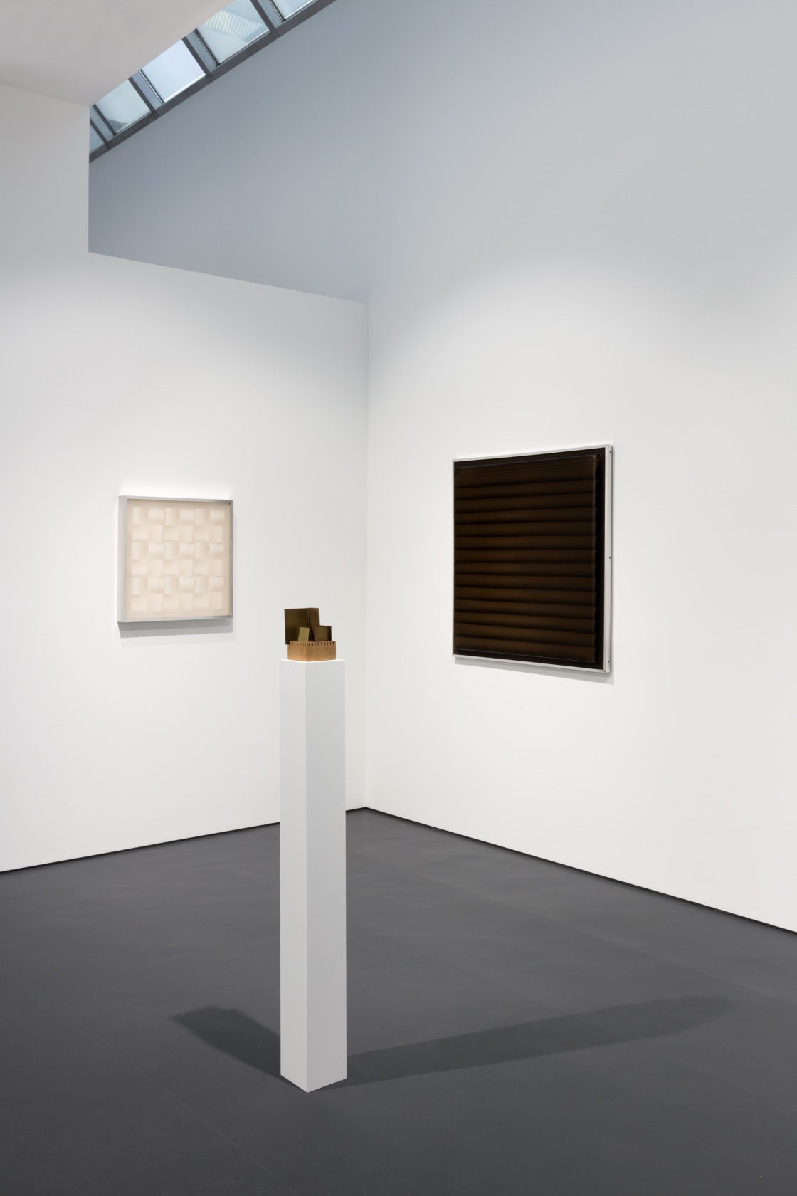 Left: Paulo Roberto Leal, Armagem, 1972. Center: Paulo Roberto Leal, Armadura, 1978. Right: Paulo Roberto Leal, Armagem, Mód.17, 1972. Exhibition...