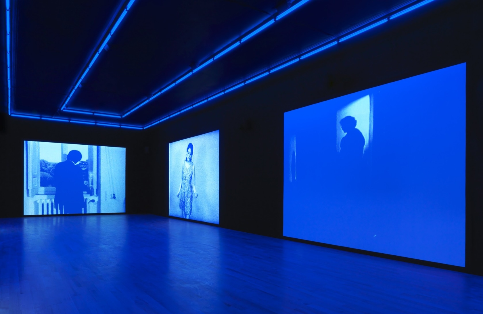 Exhibition view: Ugo Rondinone, good evening beautiful blue, The Bass Museum of Art, Miami, 2017-18 Photo © Zachary Balber