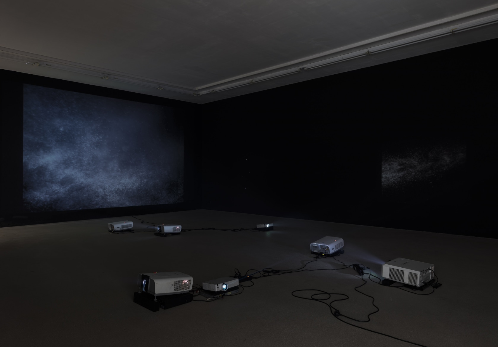 Exhibition view: Ann Veronica Janssens, mars IAC, Villeurbanne/Rhône-Alpes, 2017 Photo © Andrea Rossetti