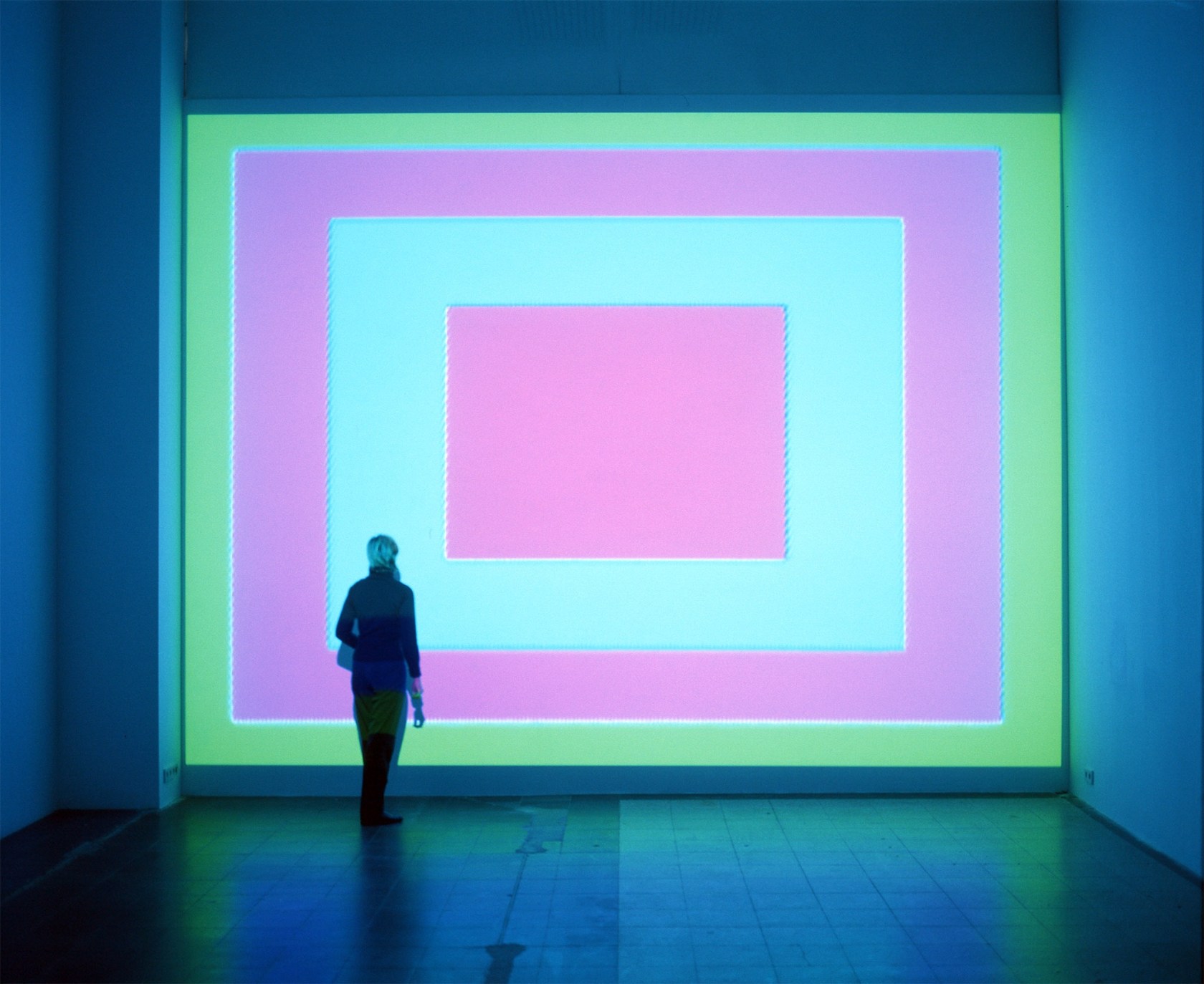 Ann Veronica Janssens, Scrub Colour II, 2002. Exhibition view: Scrub Colour II, Schipper & Krome, Berlin, 2002. Photo © Ilona...