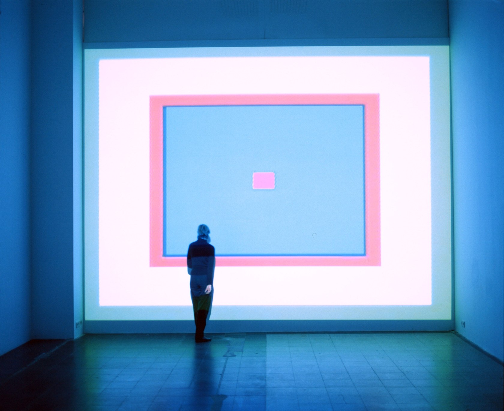 Ann Veronica Janssens, Scrub Colour II, 2002. Exhibition view: Scrub Colour II, Schipper & Krome, Berlin, 2002. Photo © Ilona...