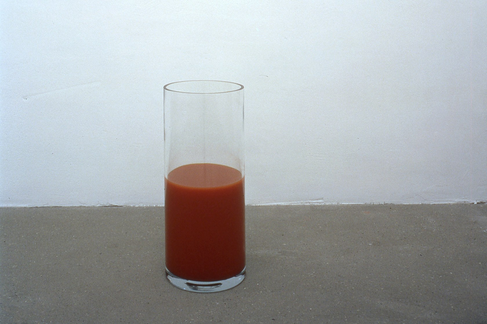 David (He doesn’t turn to see her), 1999. Exhibition view: Liam Gillick, Themagazineofthe4ofMarch, Schipper & Krome, Berlin, 2000. Photo ©...